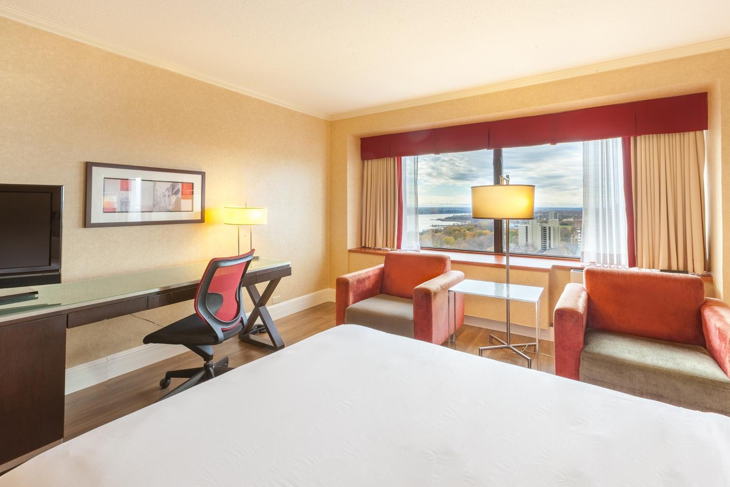 Standard King Room - Photo 4