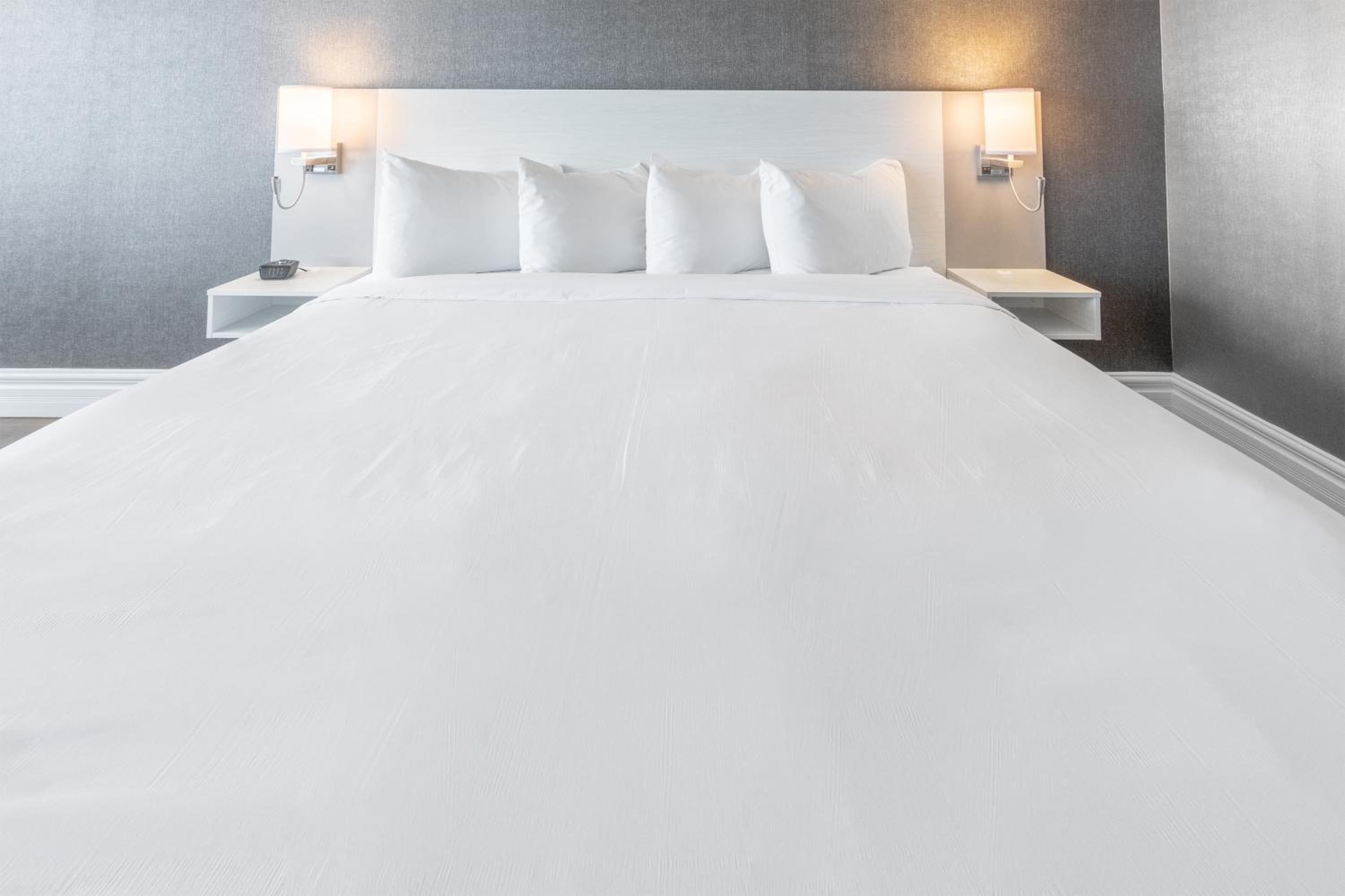 Deluxe King Room - Photo 4