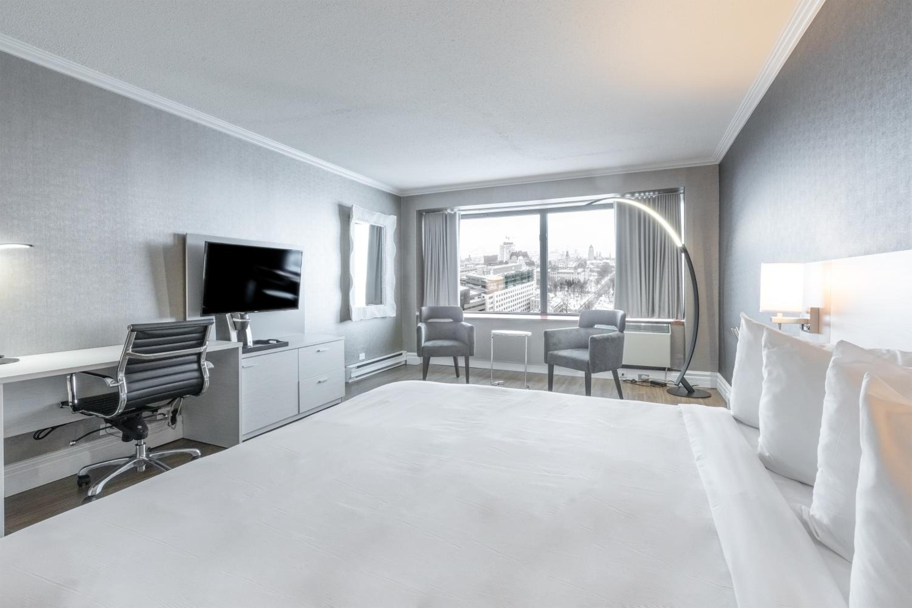 Deluxe King Room - Photo 3