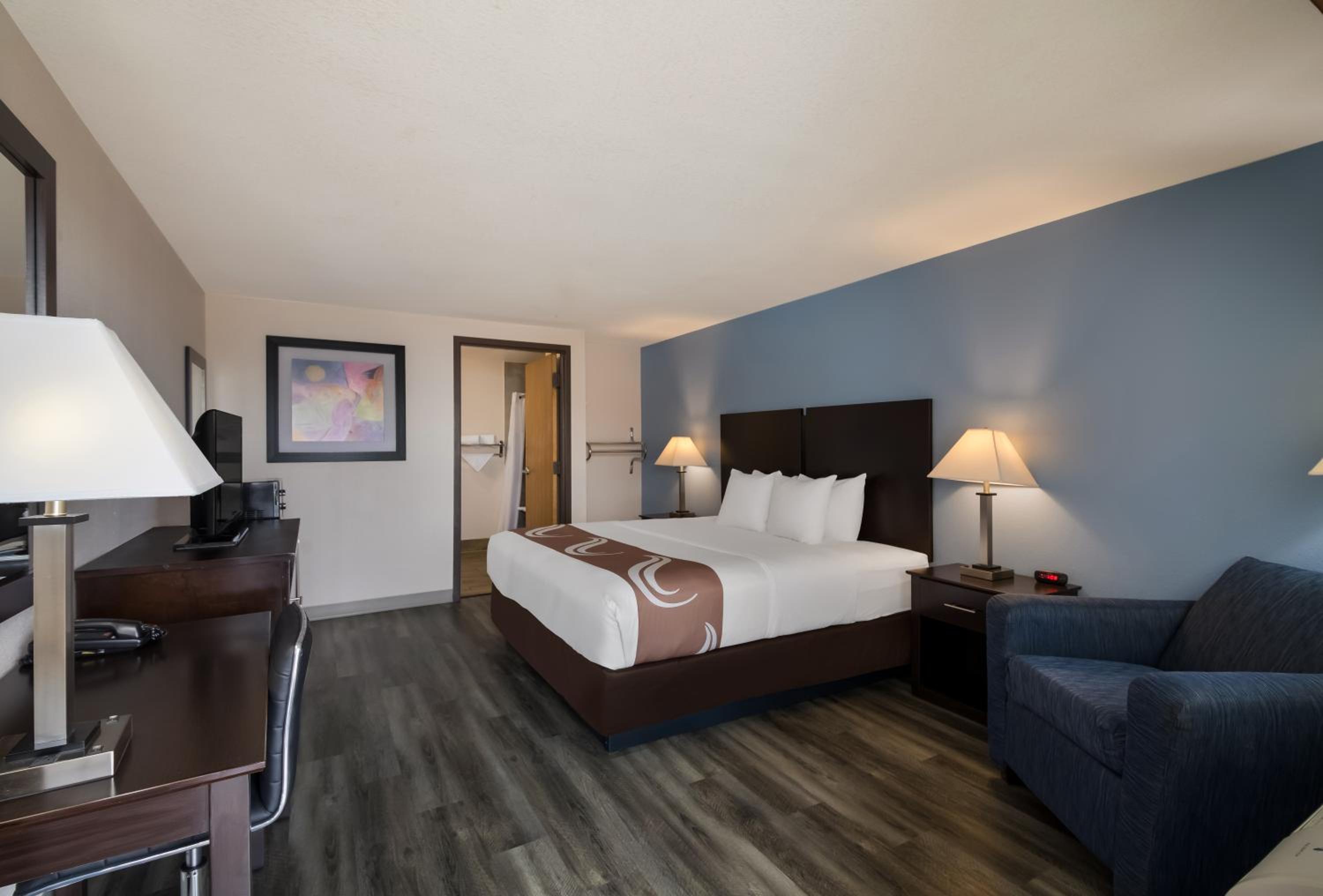 King Room - Accessible/Non-Smoking - Photo 3