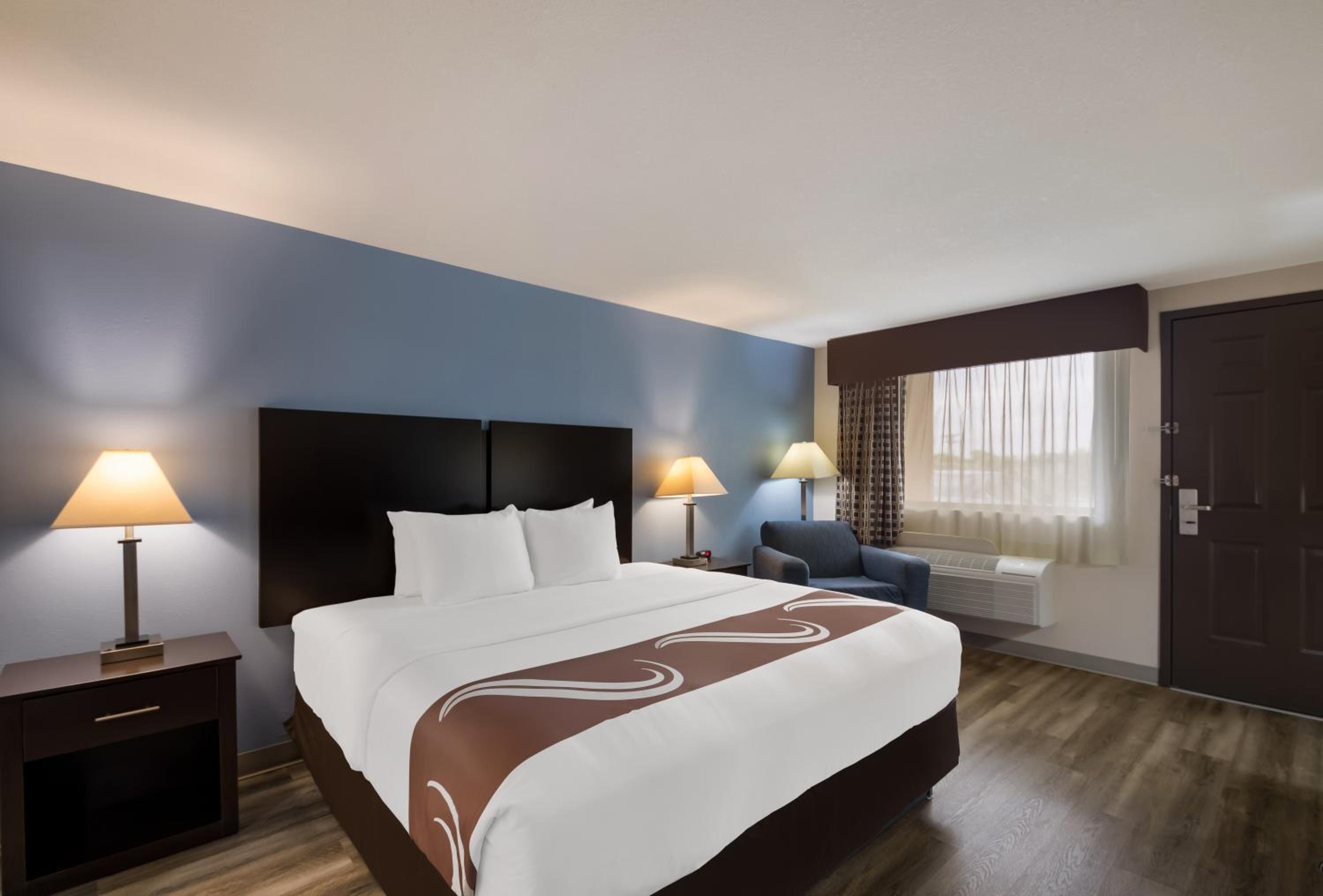 King Room - Accessible/Non-Smoking - Photo 1