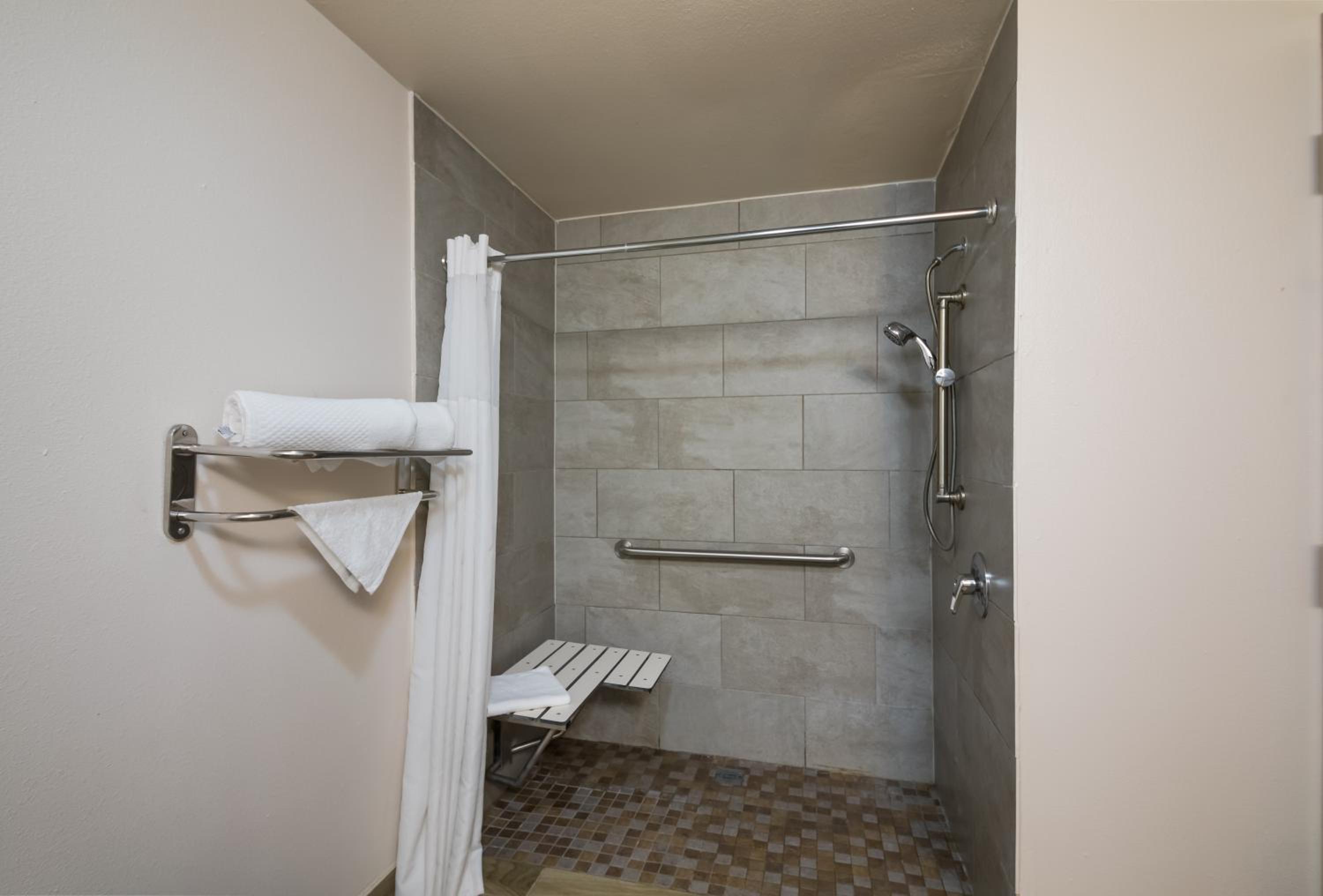 King Room - Accessible/Non-Smoking - Photo 4