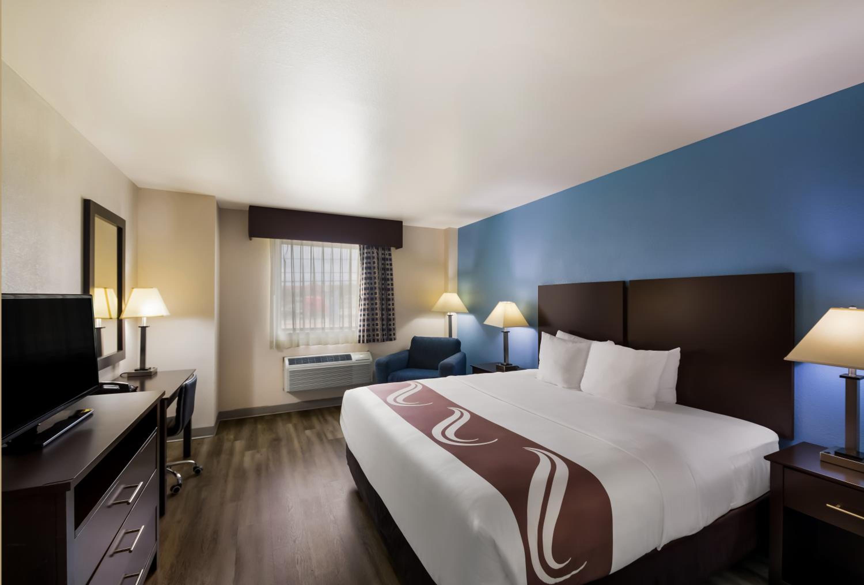 King Suite with Sofa Bed - Photo 4
