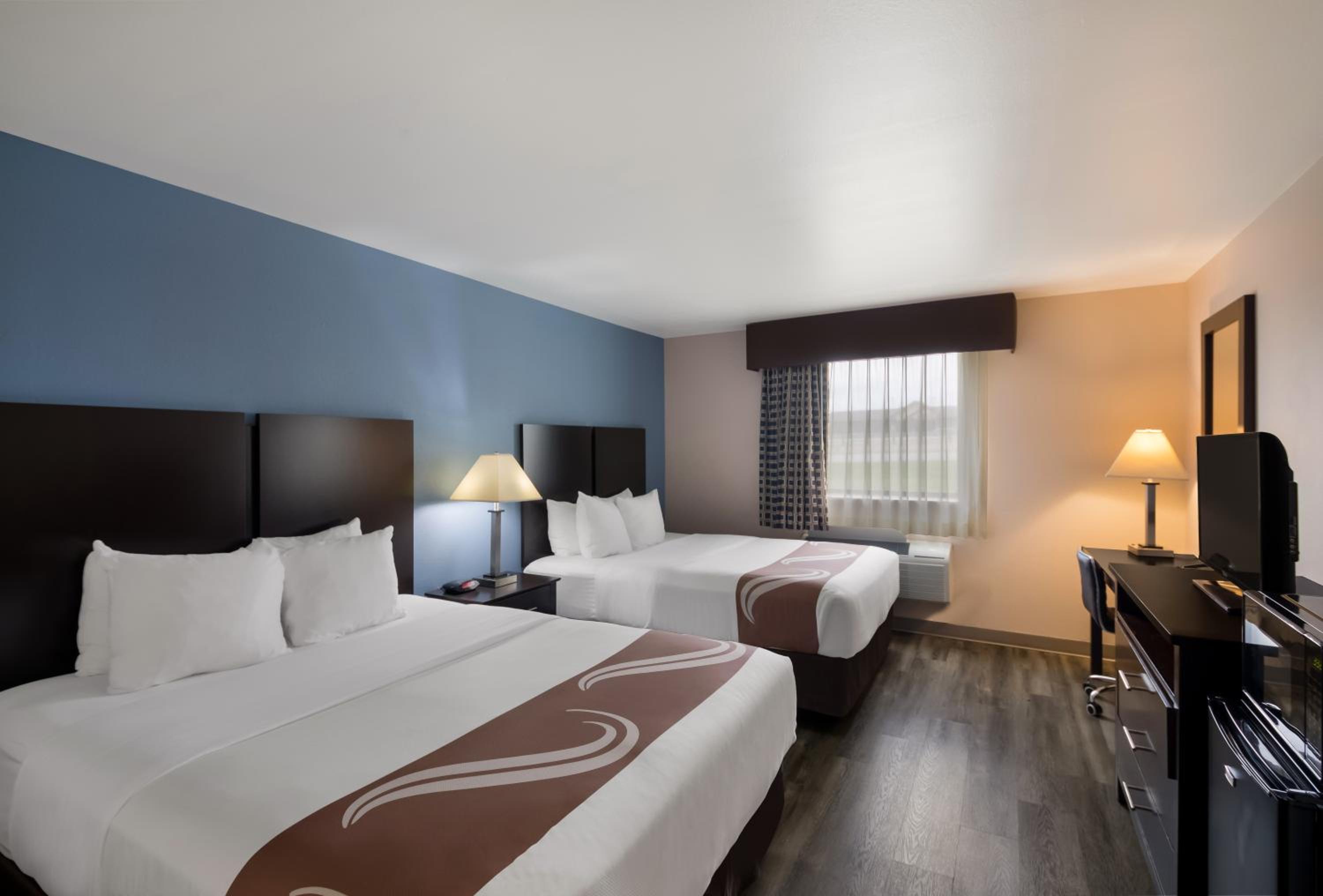 Queen Suite with Two Queen Beds and Sofa Bed - Photo 5