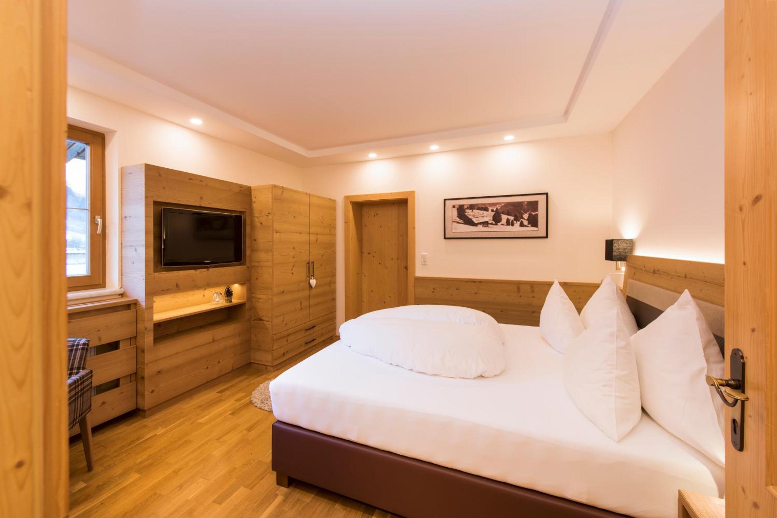 Double Room with Mountain View - Photo 1