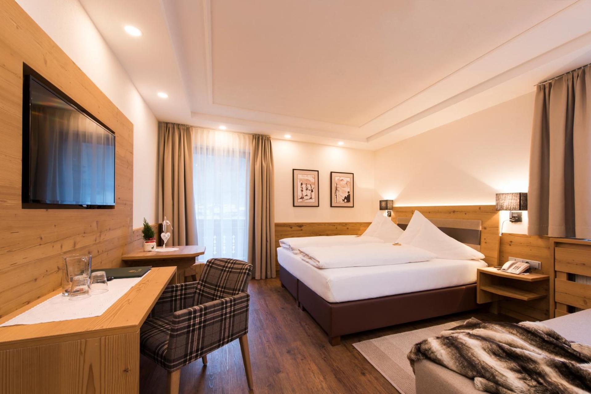 Double Room with Balcony (3 Adults) - Photo 4