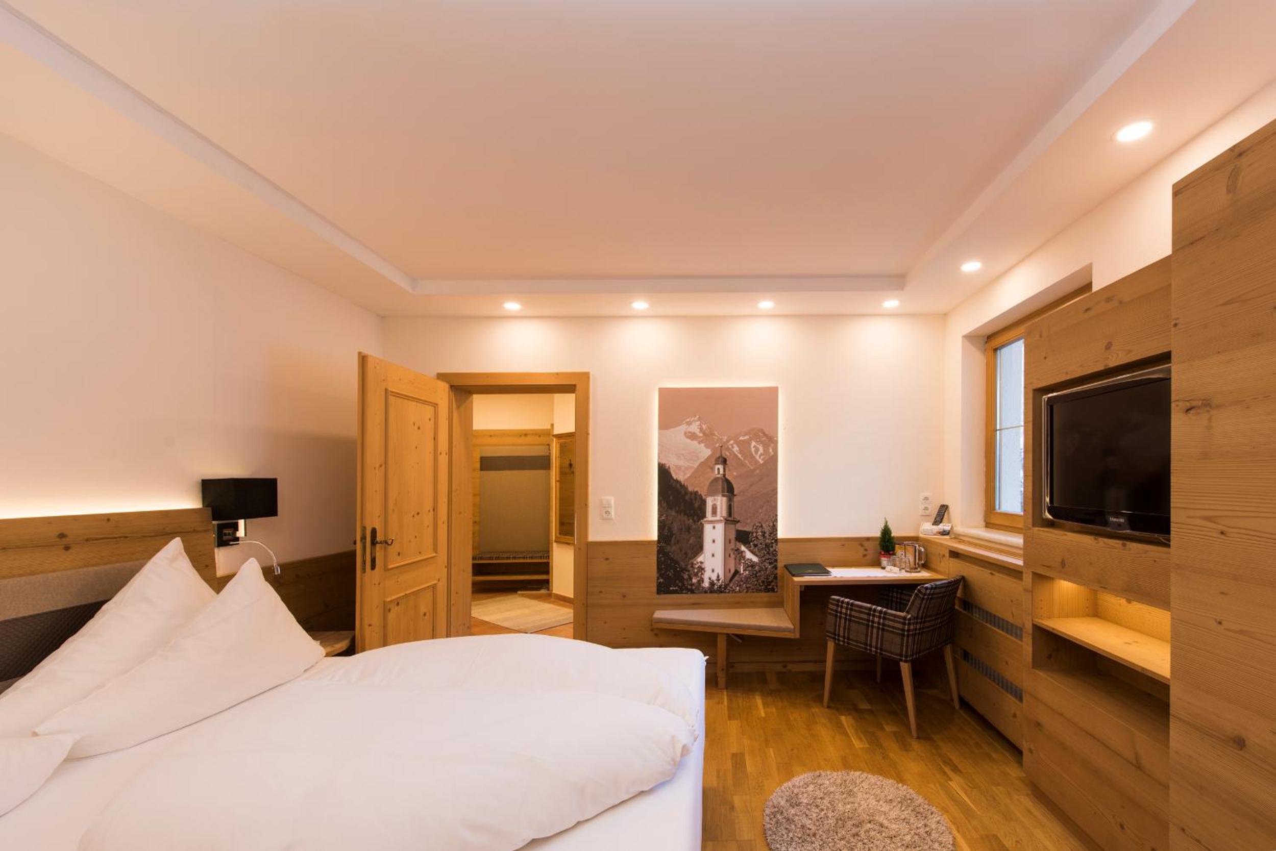 Double Room with Balcony (3 Adults) - Photo 5