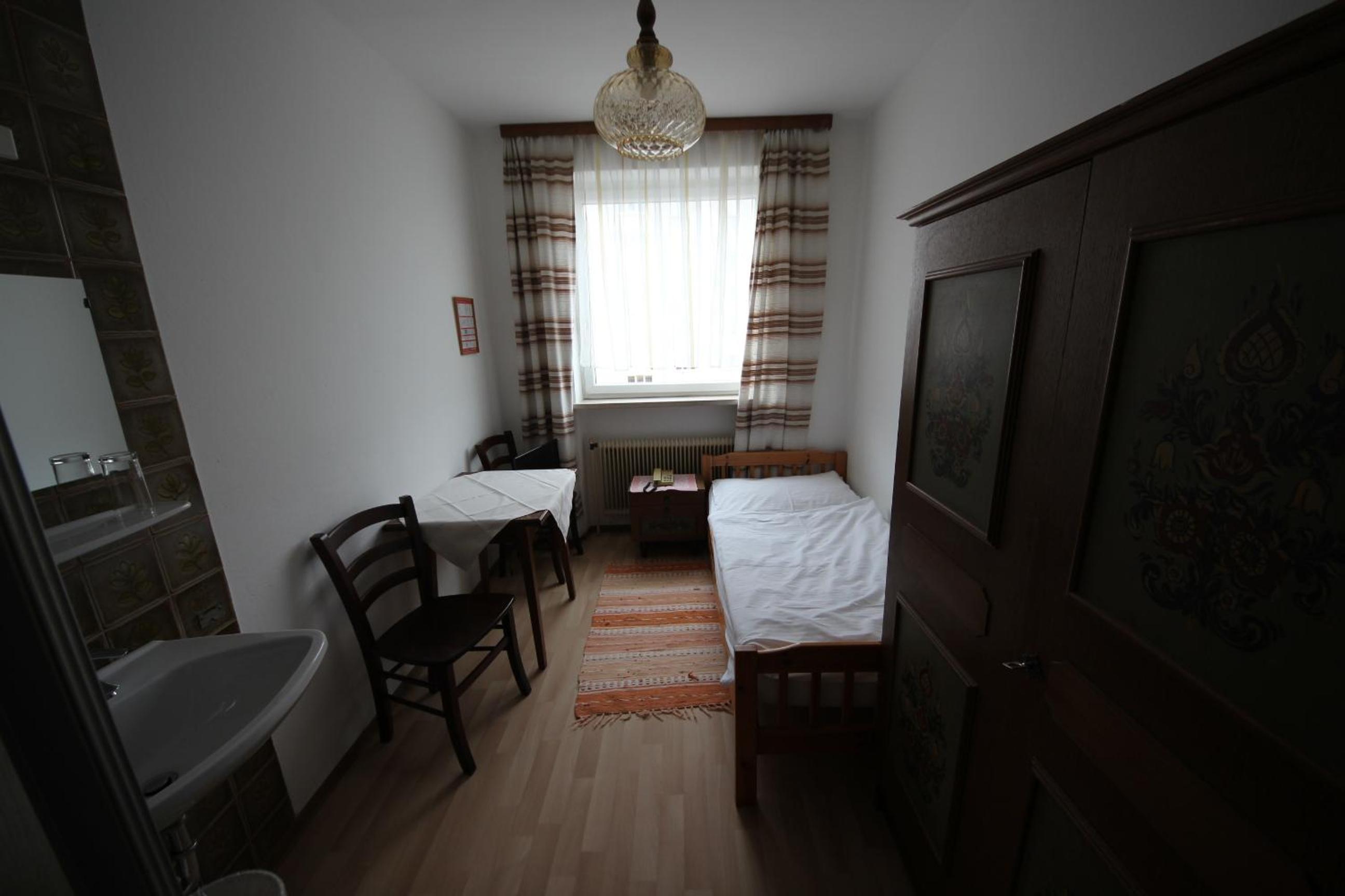 Single Room with Shared Toilet
