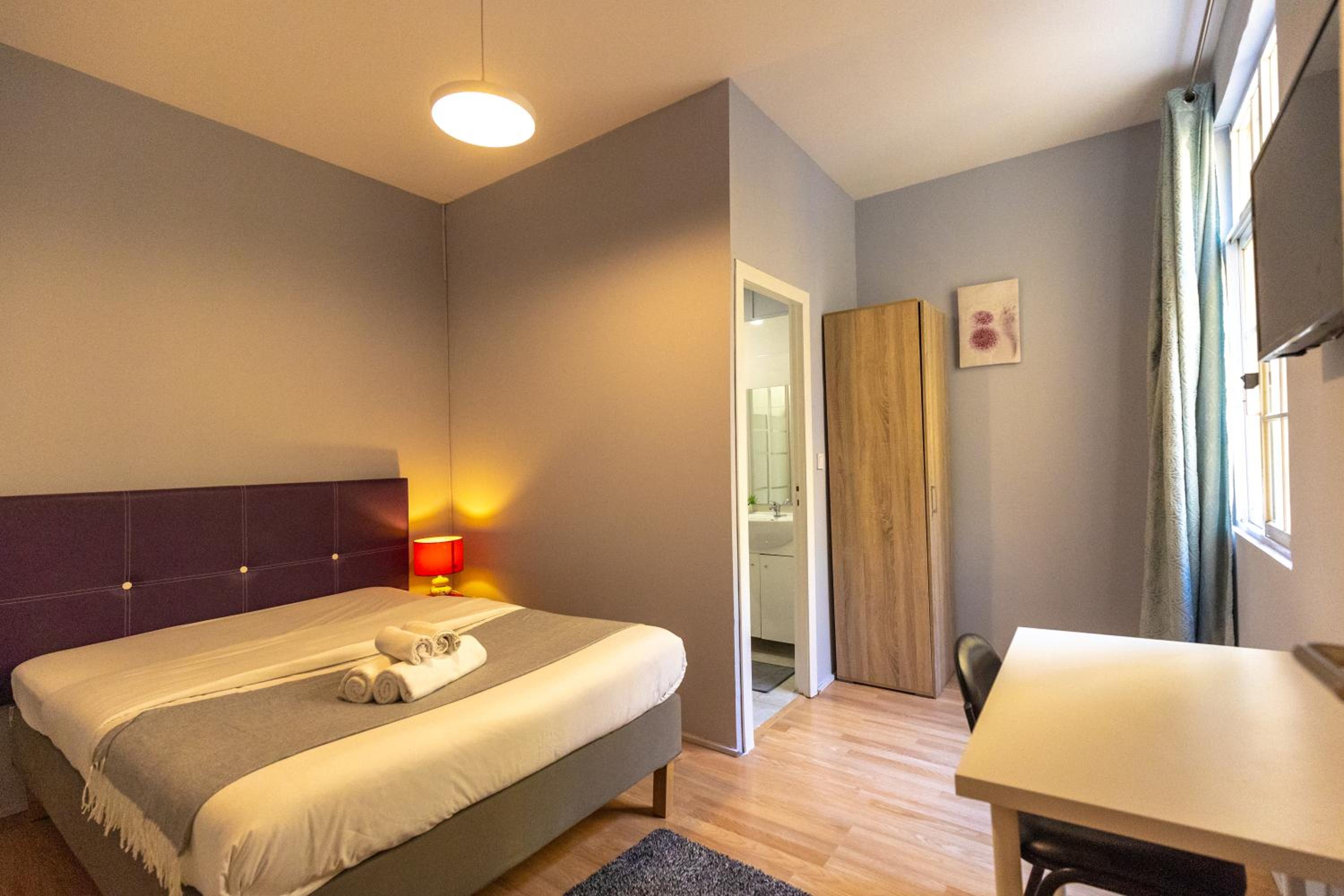 Double Room with Private Bathroom - Photo 1