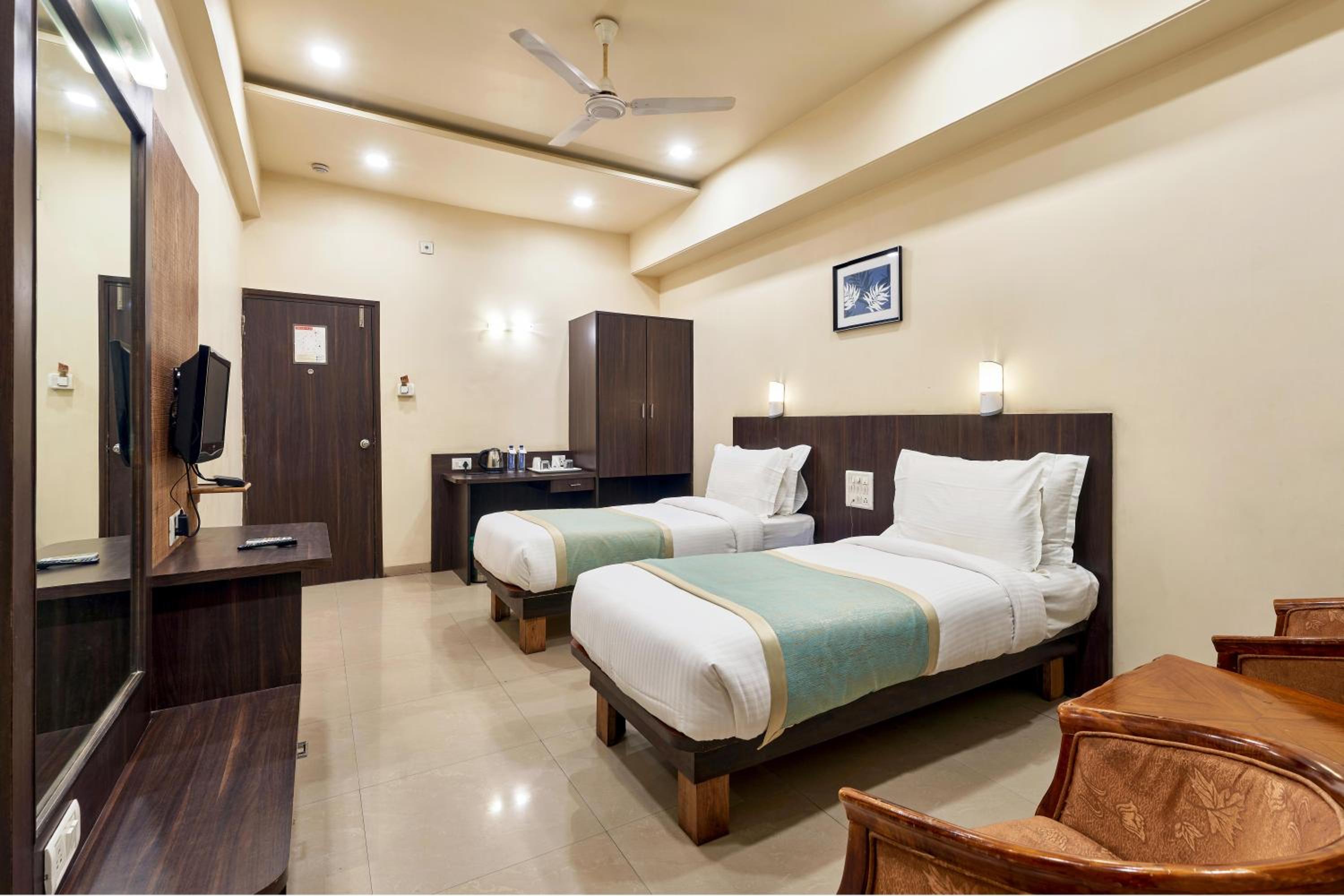 Superior Twin Room - Photo 13