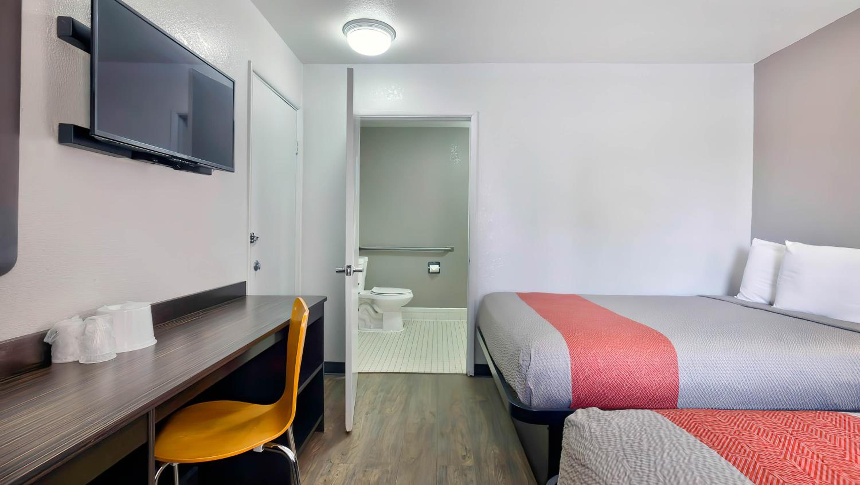 Quadruple Room - Disability Access photo 1