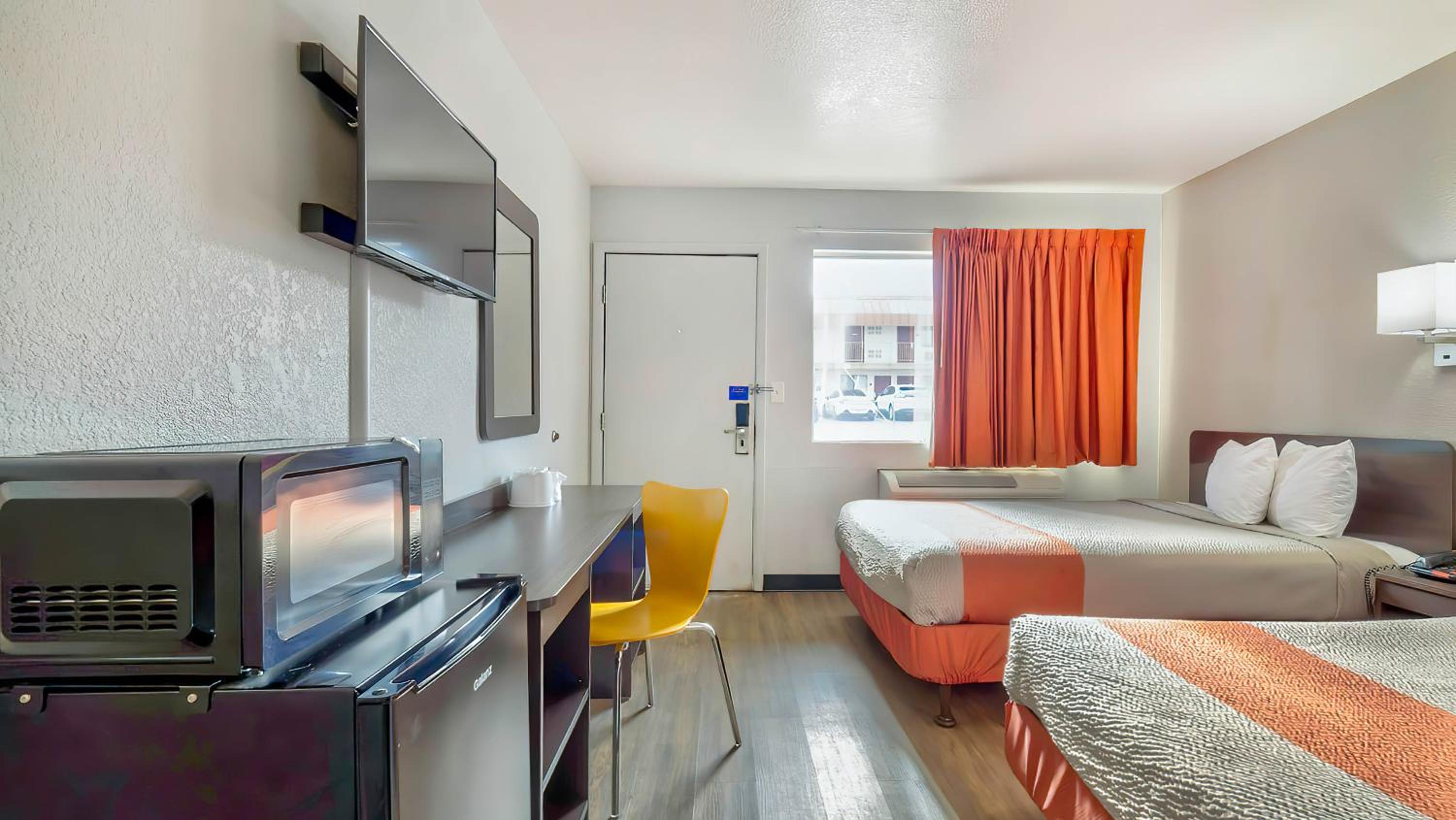 Quadruple Room - Disability Access photo 3