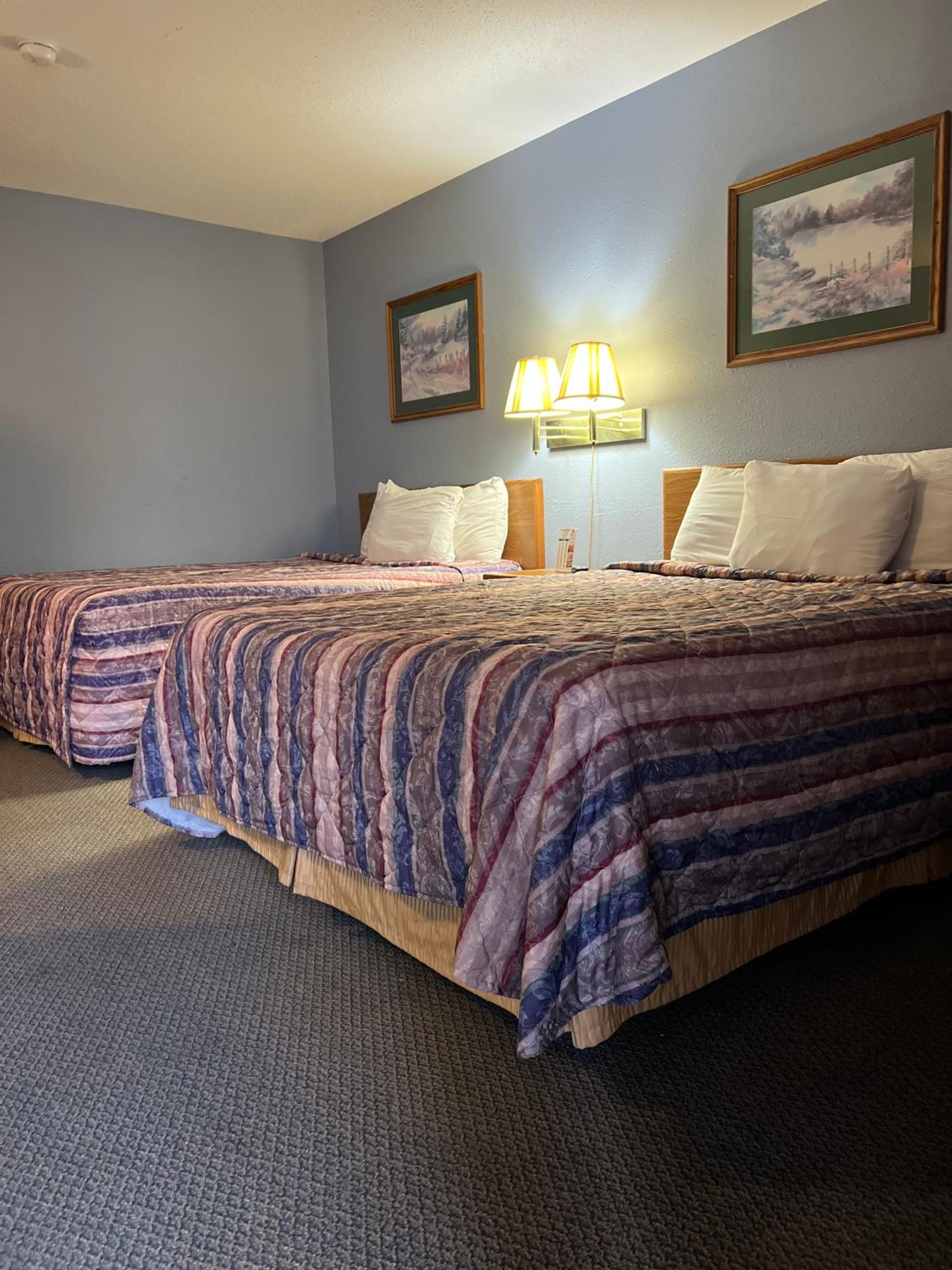 Queen Room with Two Queen Beds photo 1