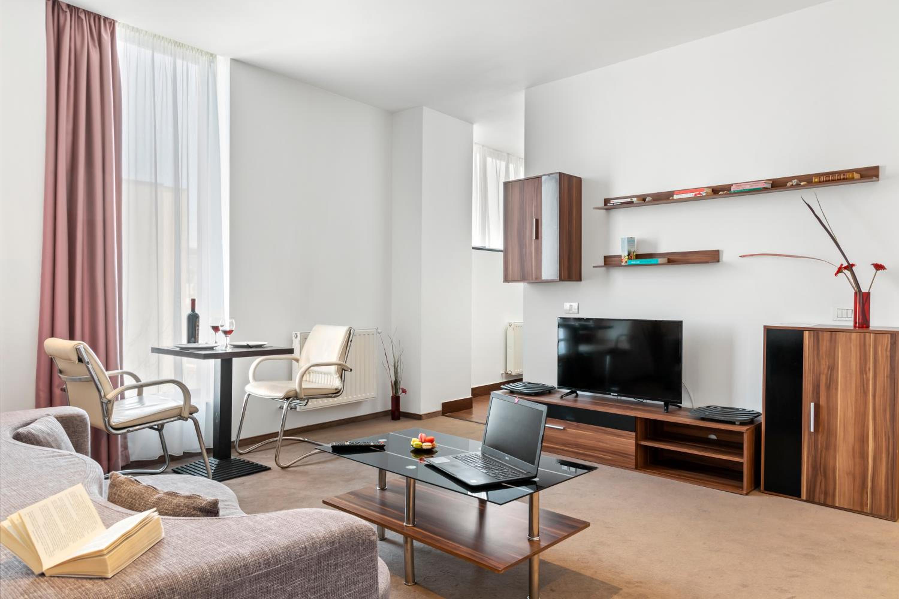 One-Bedroom Apartment with Balcony - Photo 10