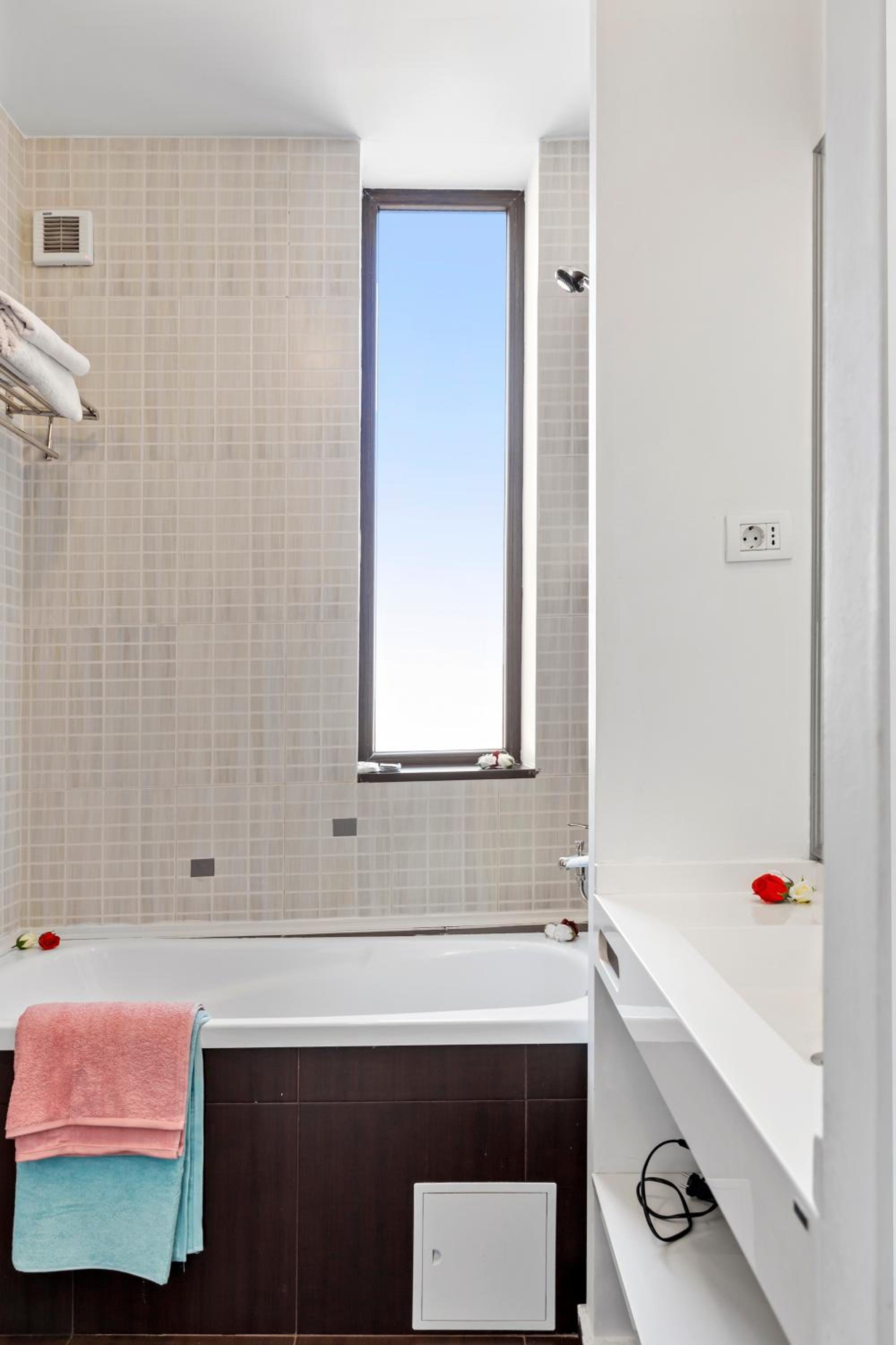 One-Bedroom Apartment with Balcony - Photo 5