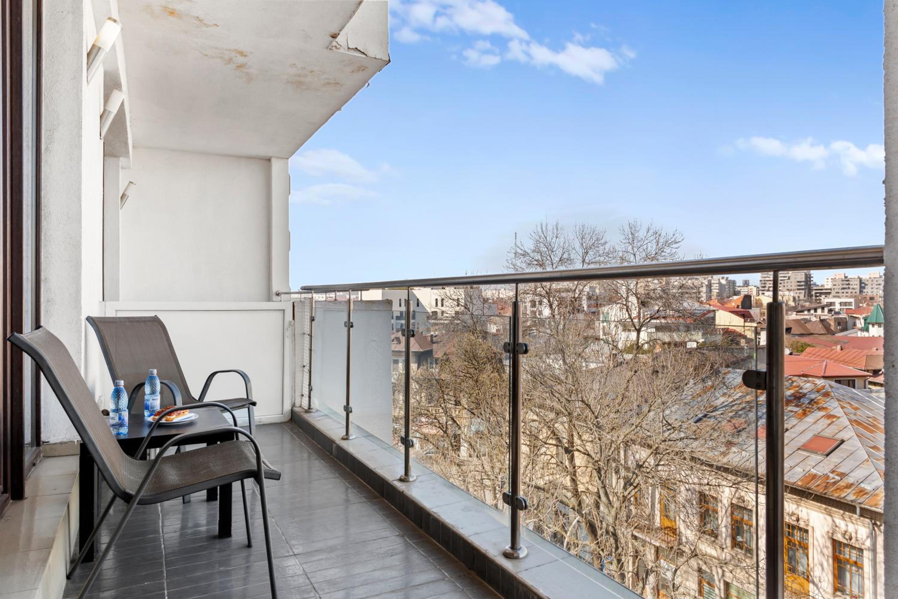 One-Bedroom Apartment with Balcony - Photo 4