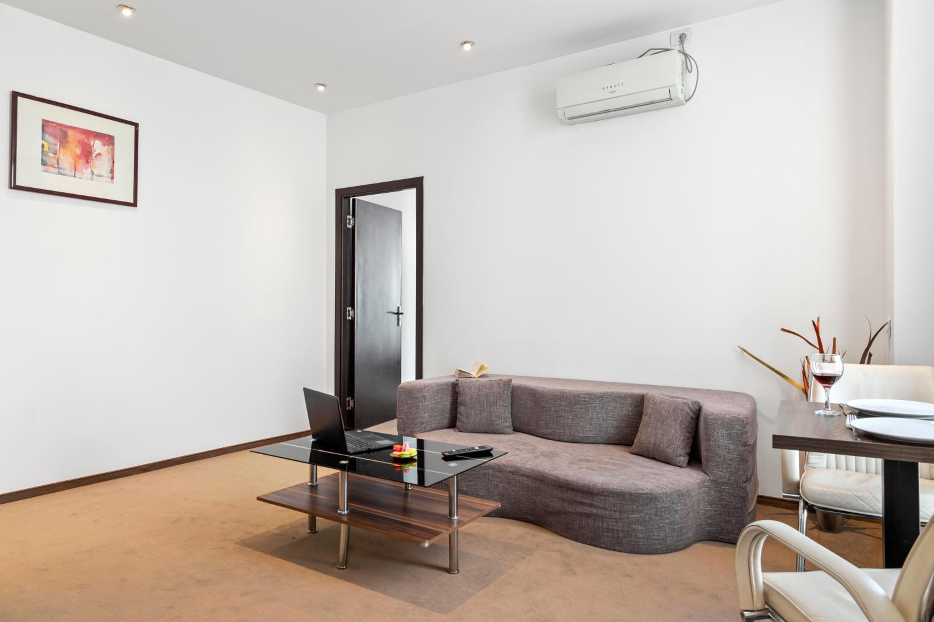 One-Bedroom Apartment with Balcony - Photo 16