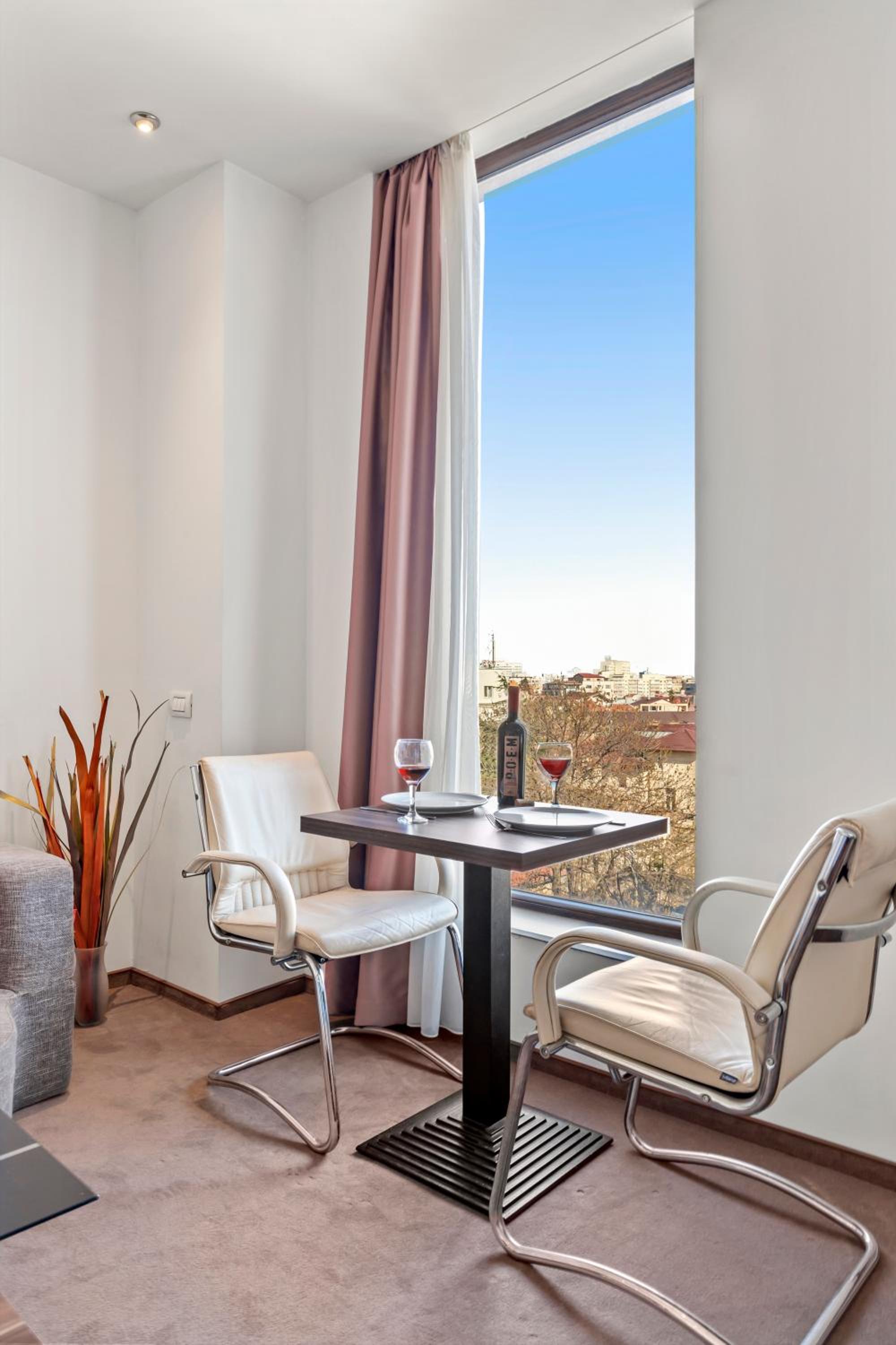 One-Bedroom Apartment with Balcony - Photo 11
