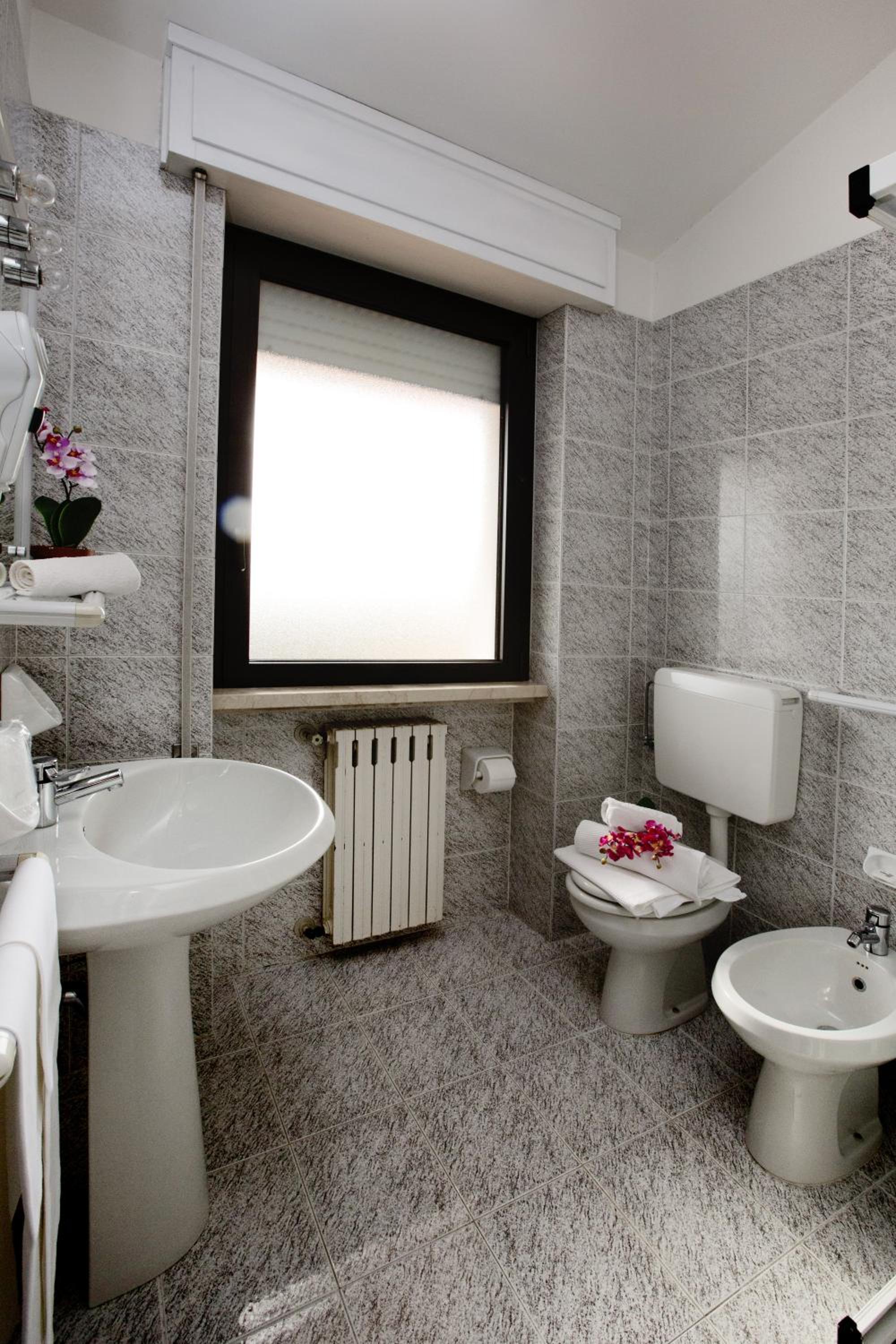 Double Room - Photo 3