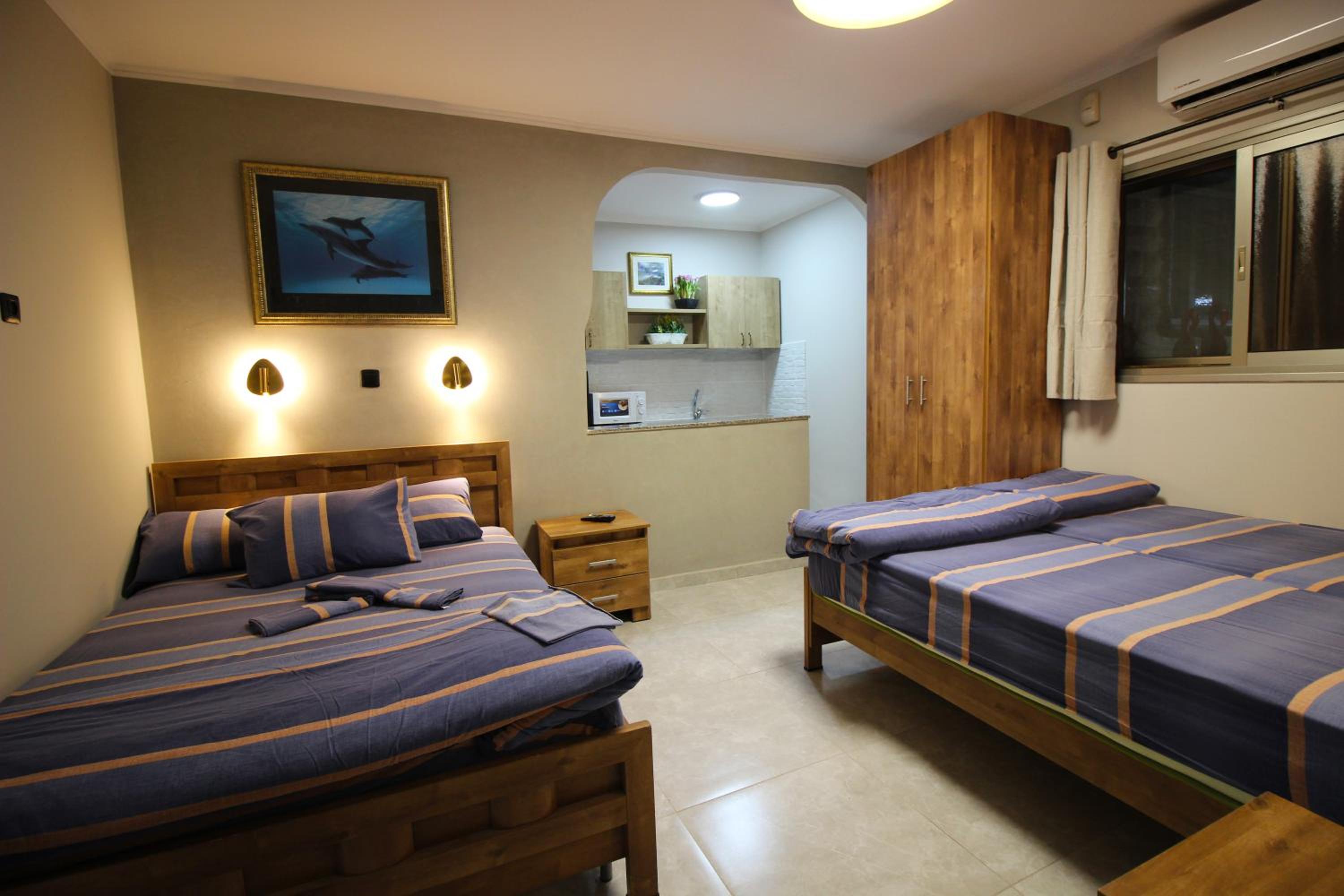 Family Room (2 Adults + 2 Children)