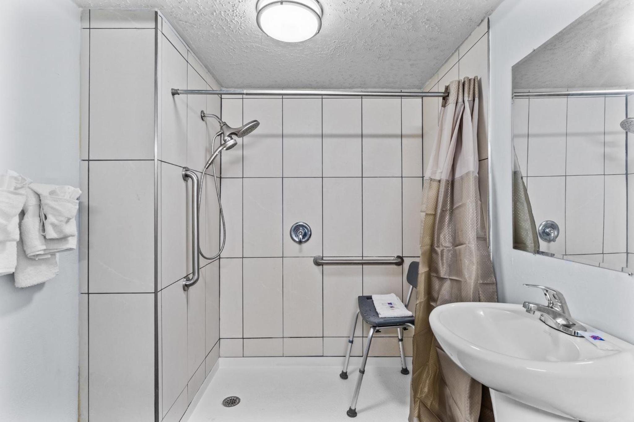 Queen Room with Two Queen Beds - Disability Access - Roll In Shower - Photo 3
