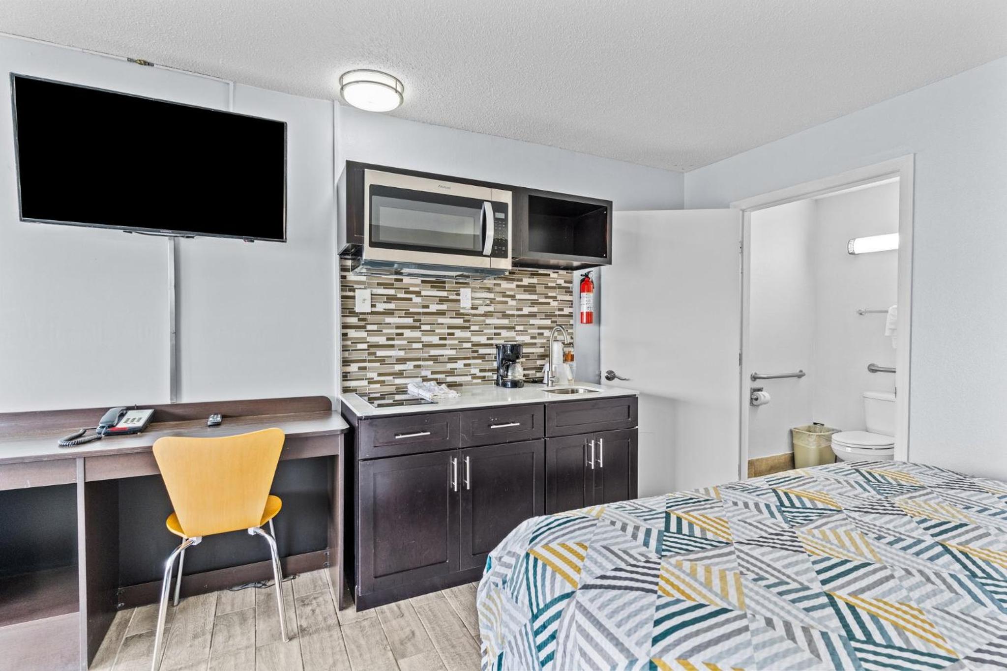 King Room - Disability Access - Non-Smoking - Photo 4