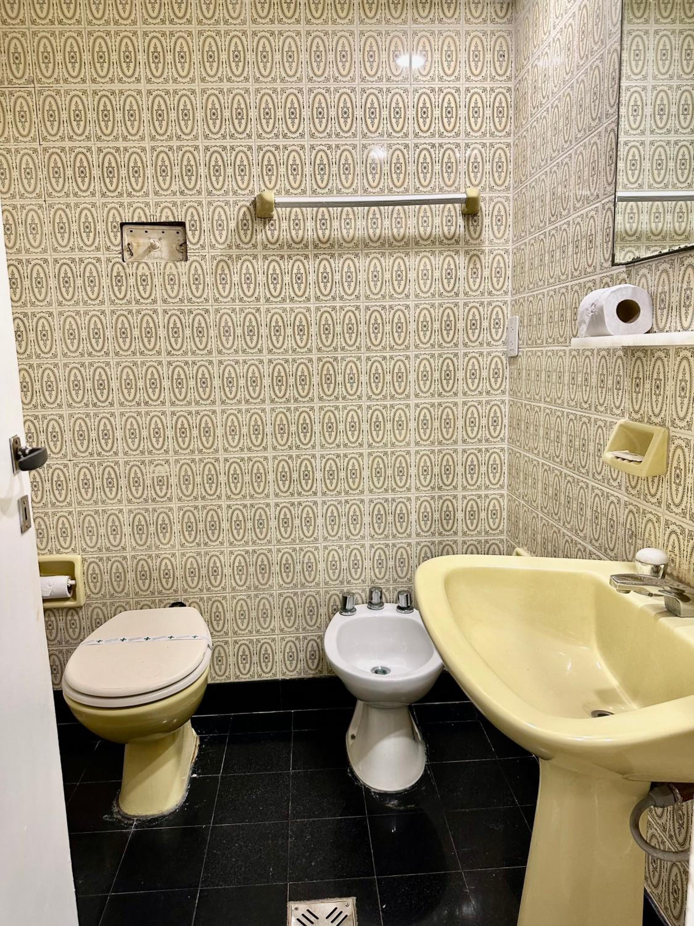 Queen Room photo 2