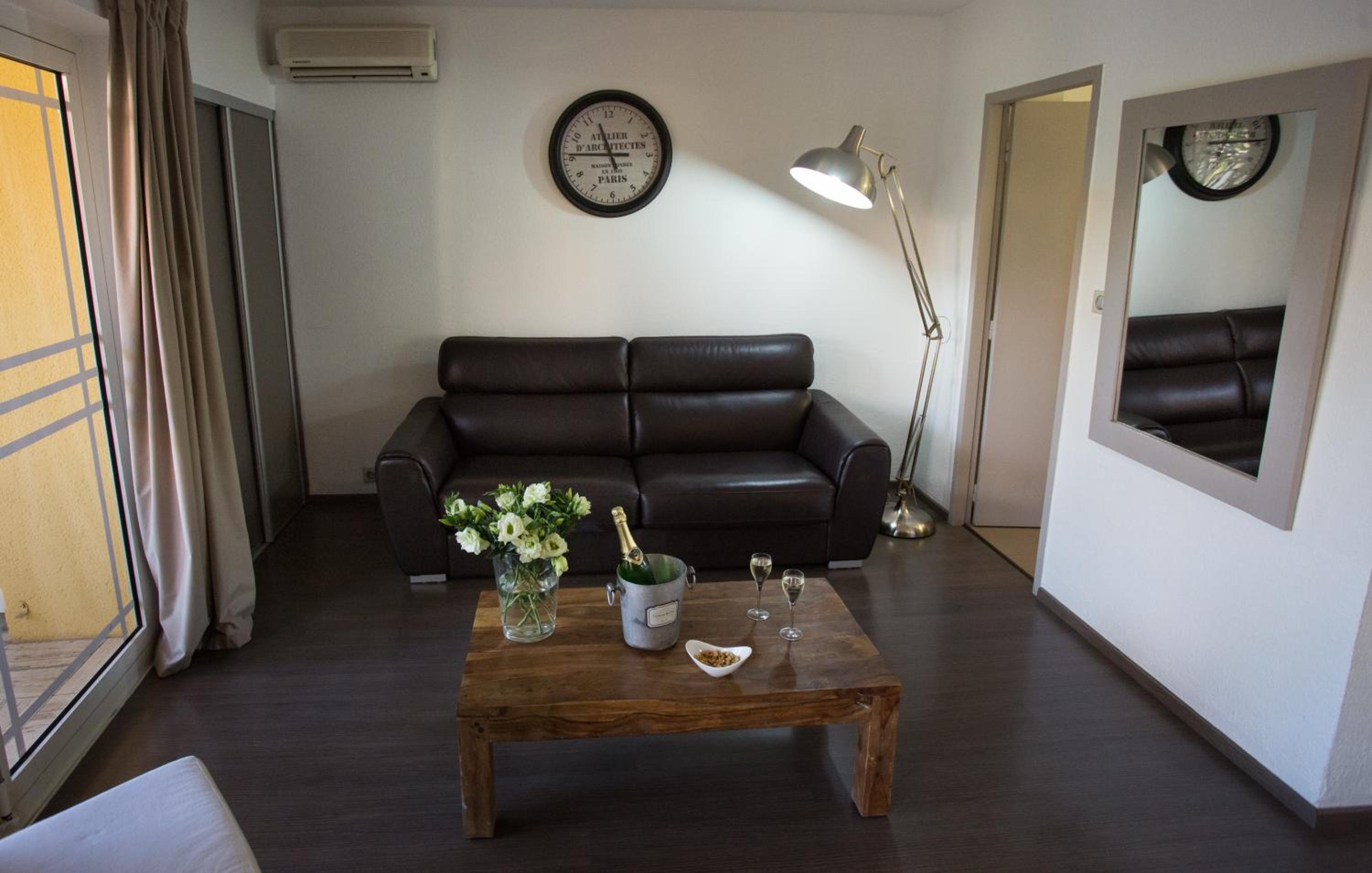 Junior Suite (2 Adults + 2 Children under 12)