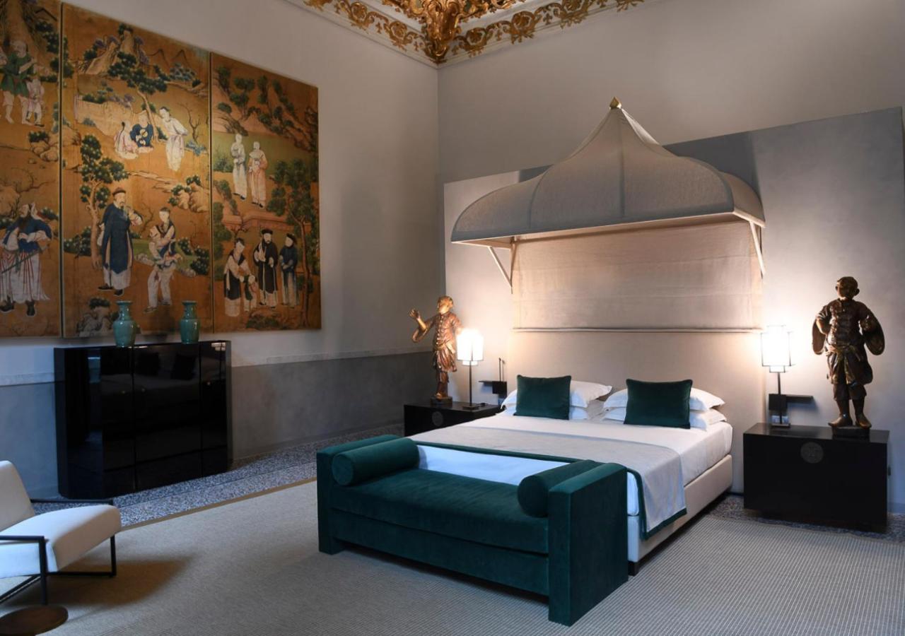 Suite - Photo 1