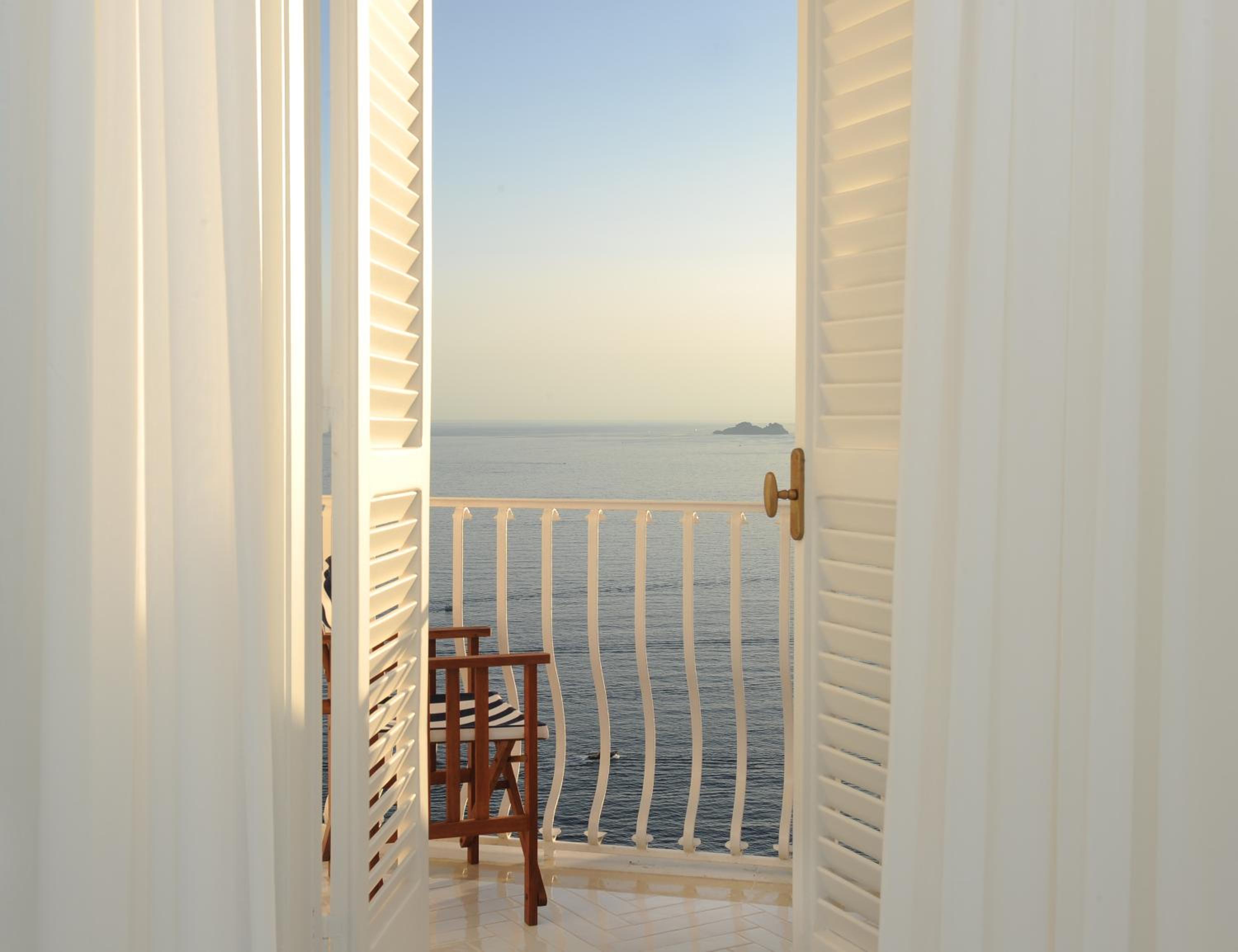 Mediterranean Triple Room with Balcony and Sea View - Photo 5