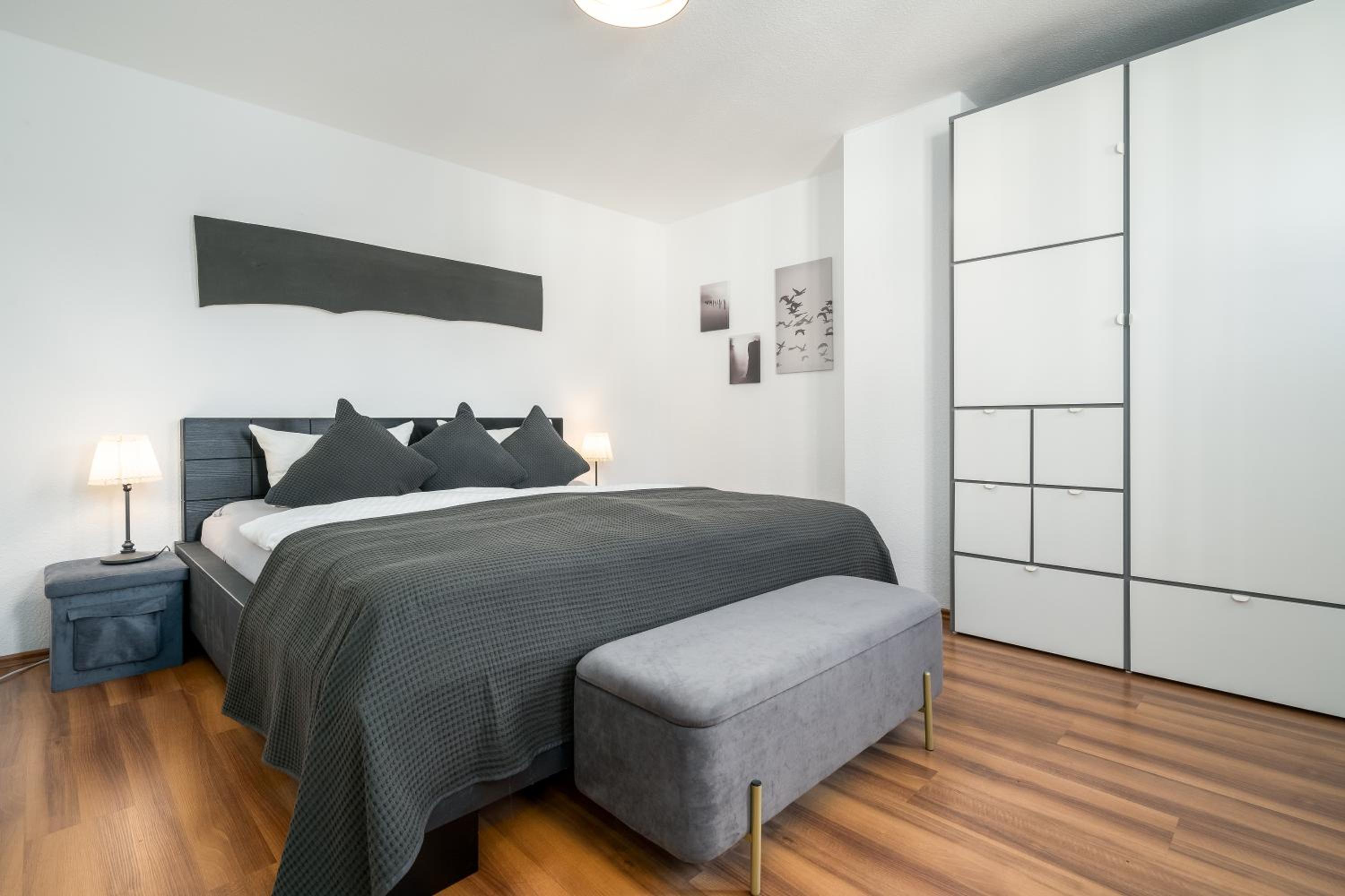 One-Bedroom Apartment photo 1