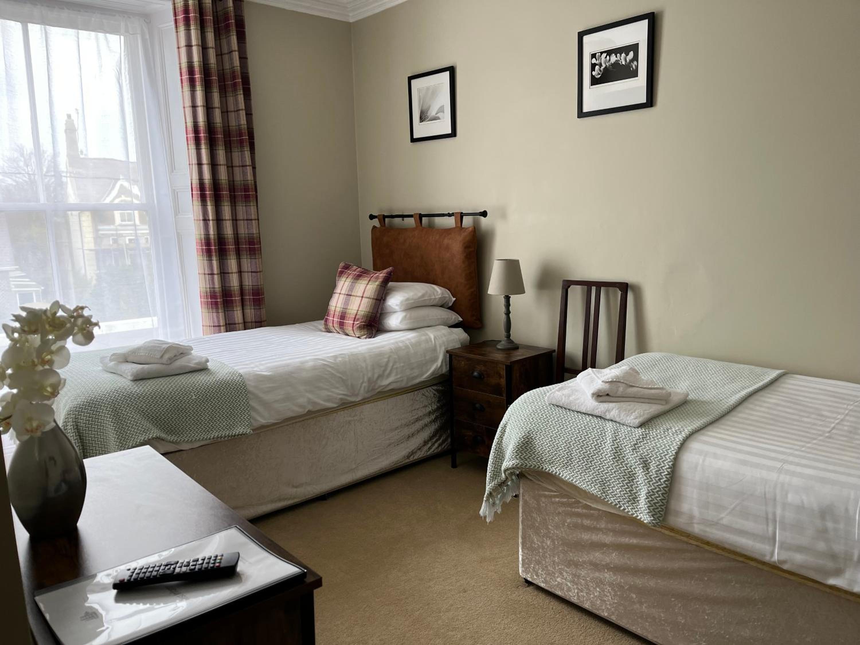 Twin Room - Photo 4