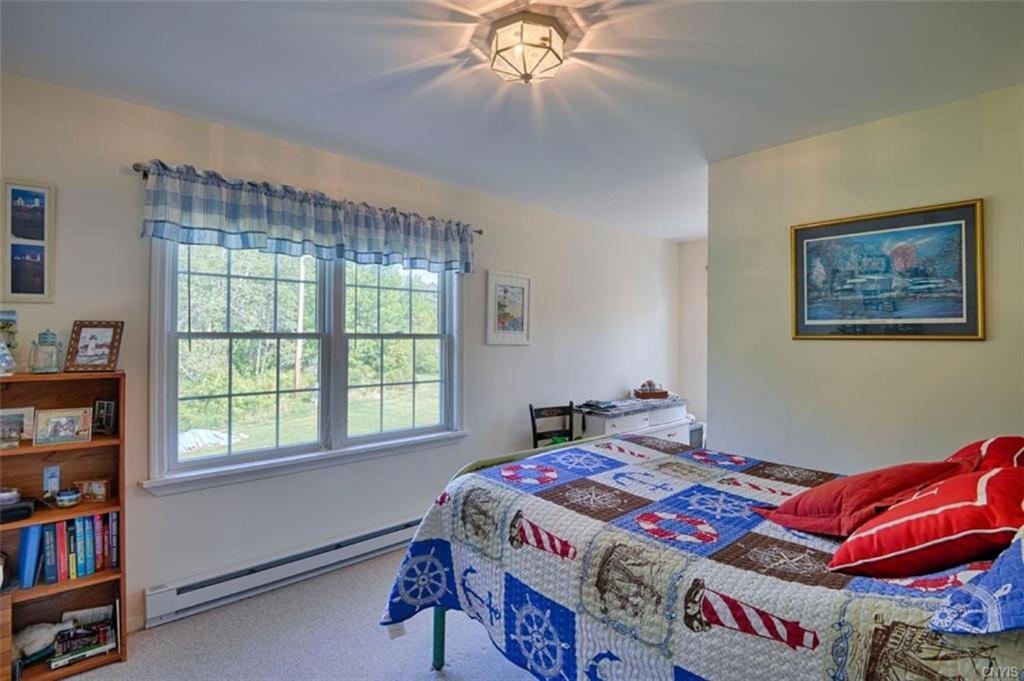 Five-Bedroom House photo 2