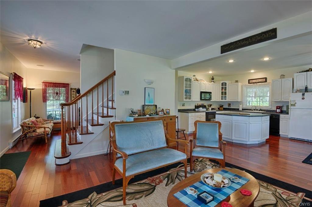Five-Bedroom House photo 1