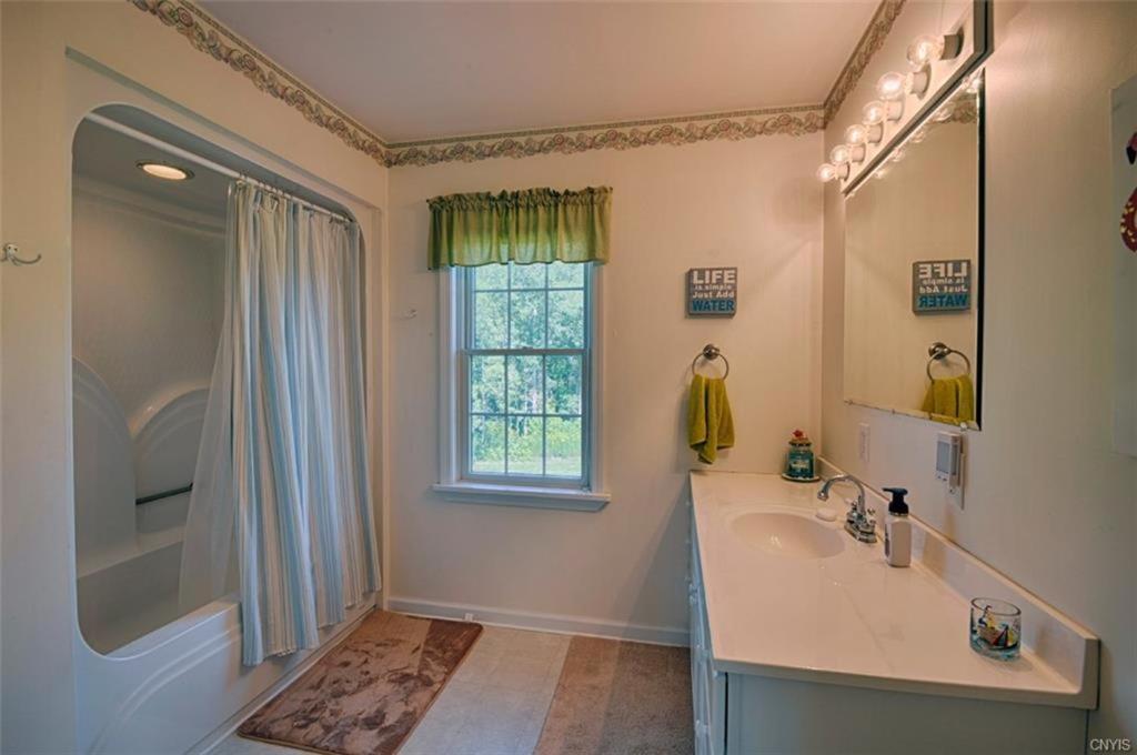 Five-Bedroom House photo 3