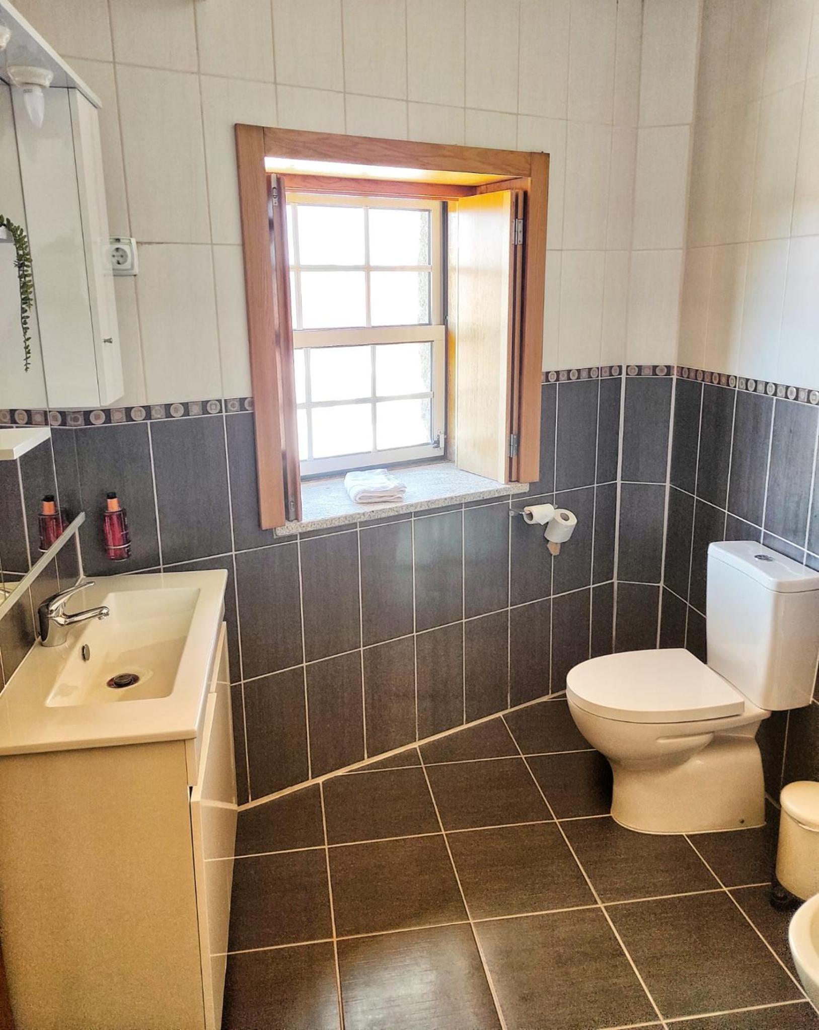 Deluxe Double Room with Shower - Photo 3