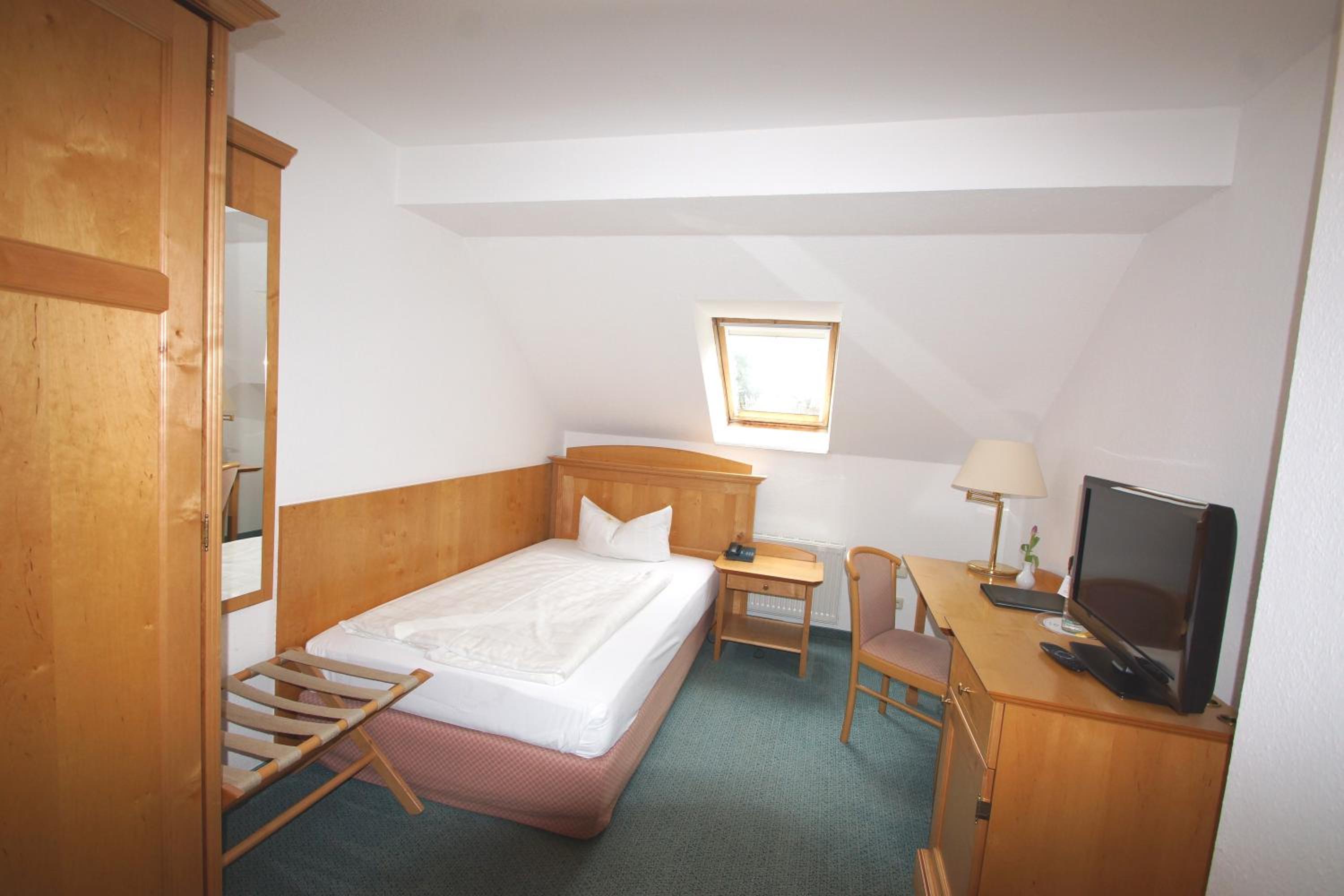 Single Room photo 2