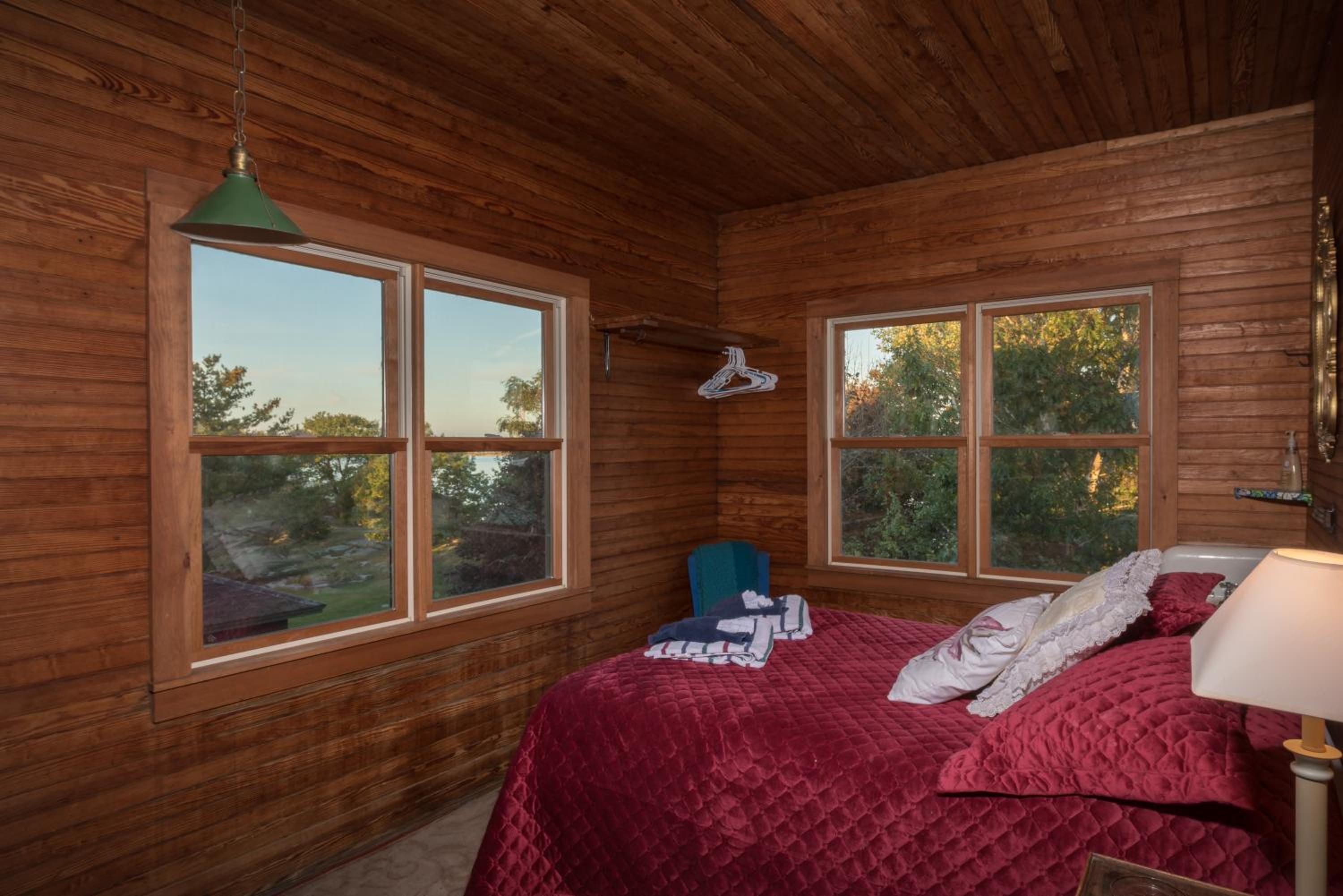 Eight-Bedroom House photo 1