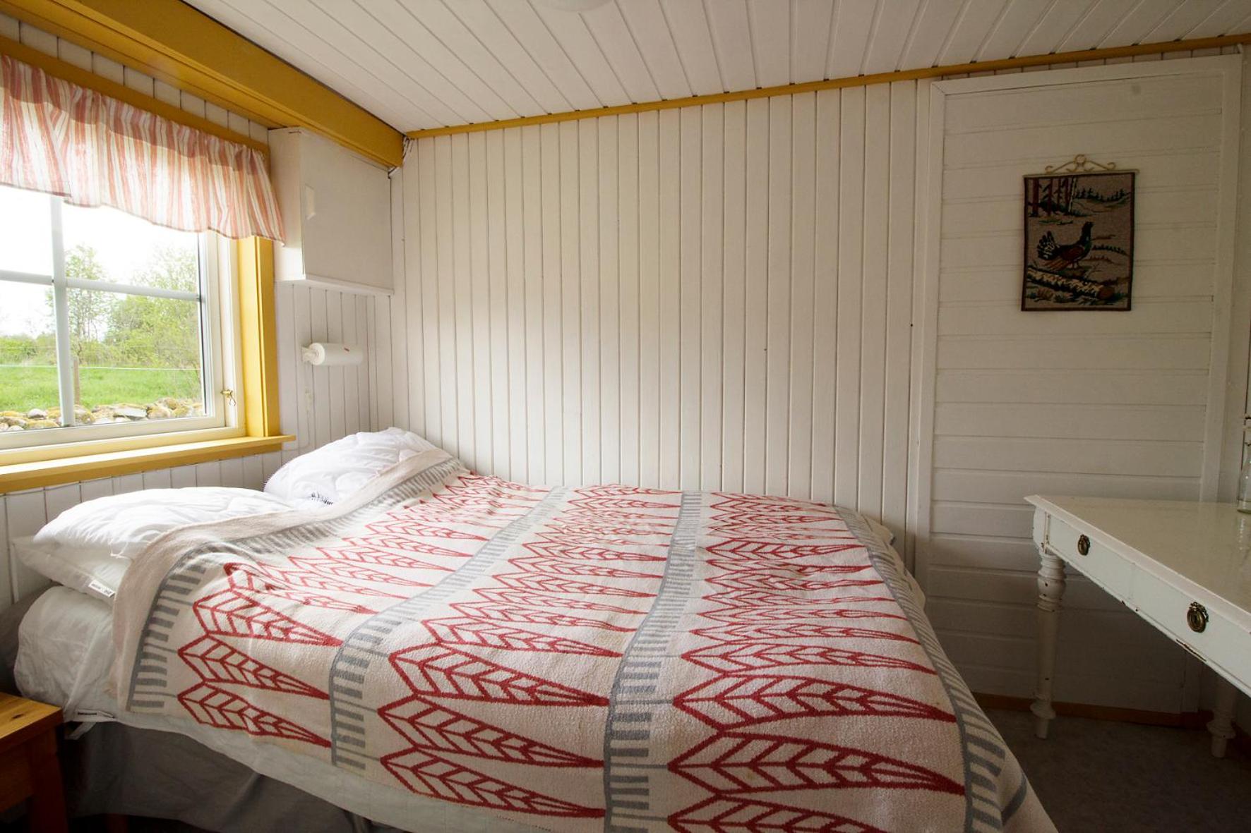 Single Room with Shared Bathroom photo 3