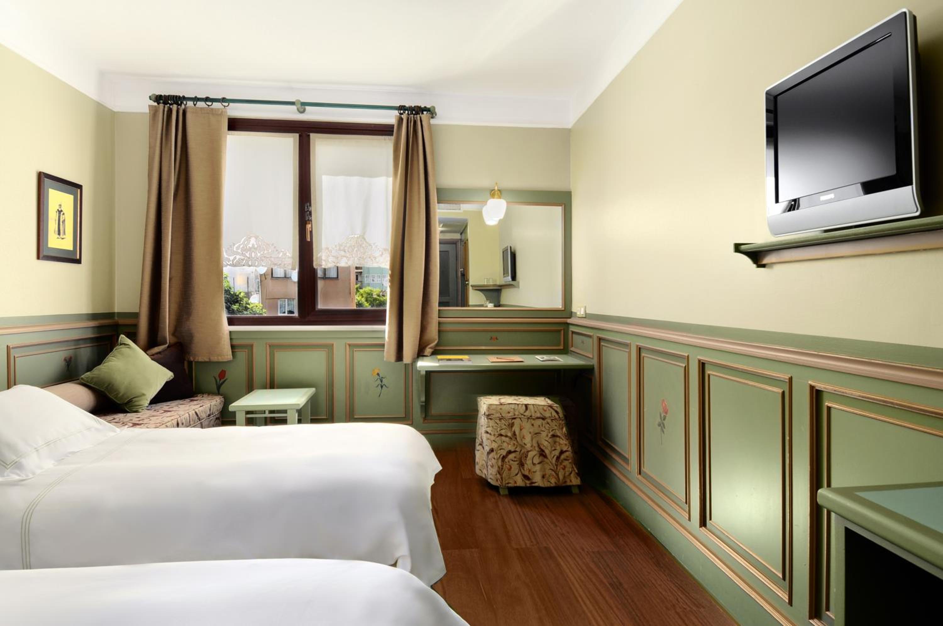 Superior Double or Twin Room photo 2