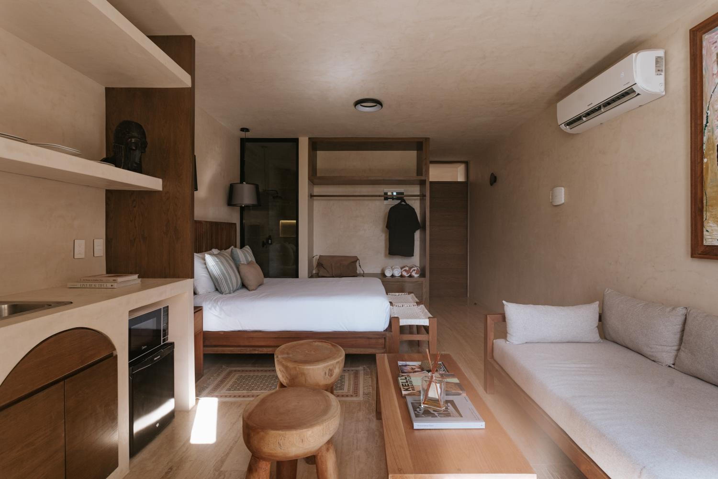 Deluxe Room - Photo 7