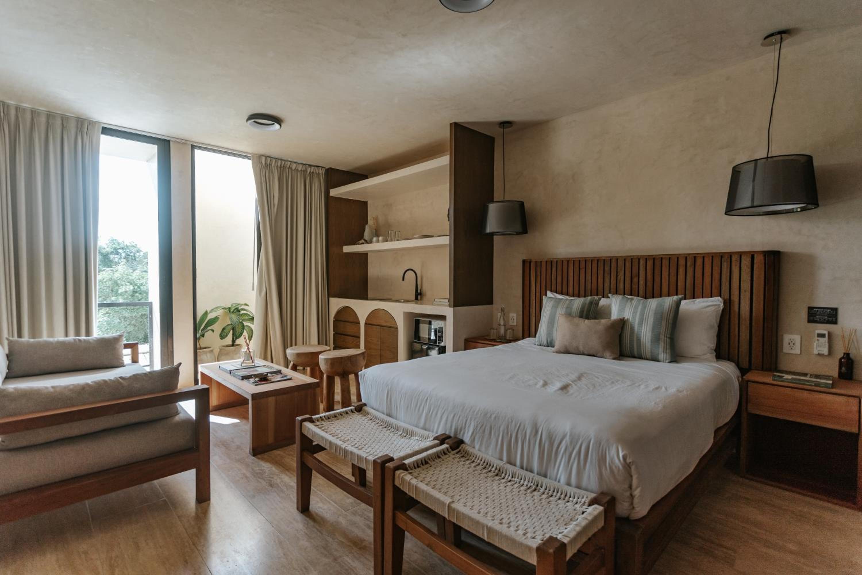 Deluxe Room - Photo 8