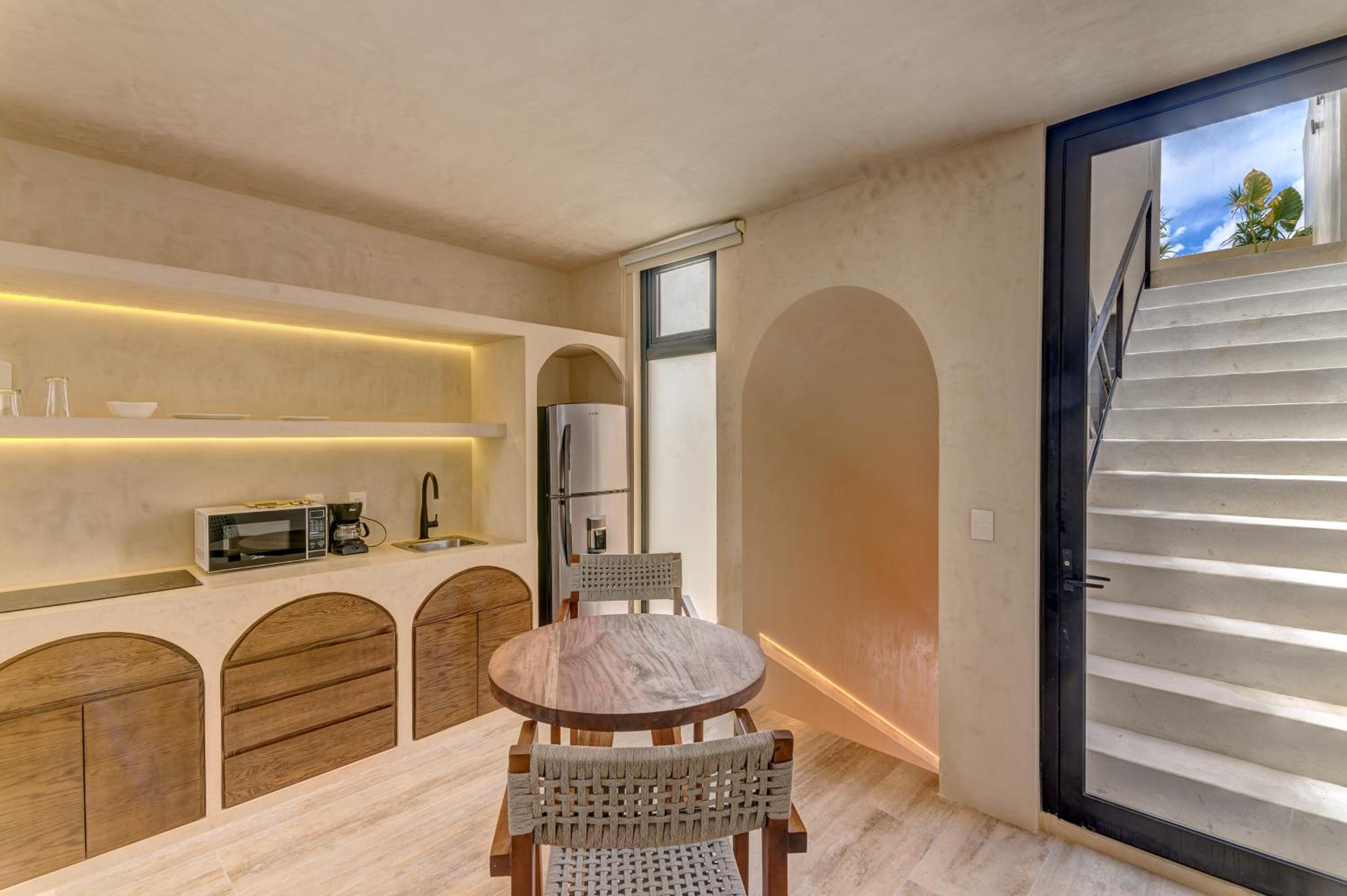 Suite with Private Pool - Photo 15