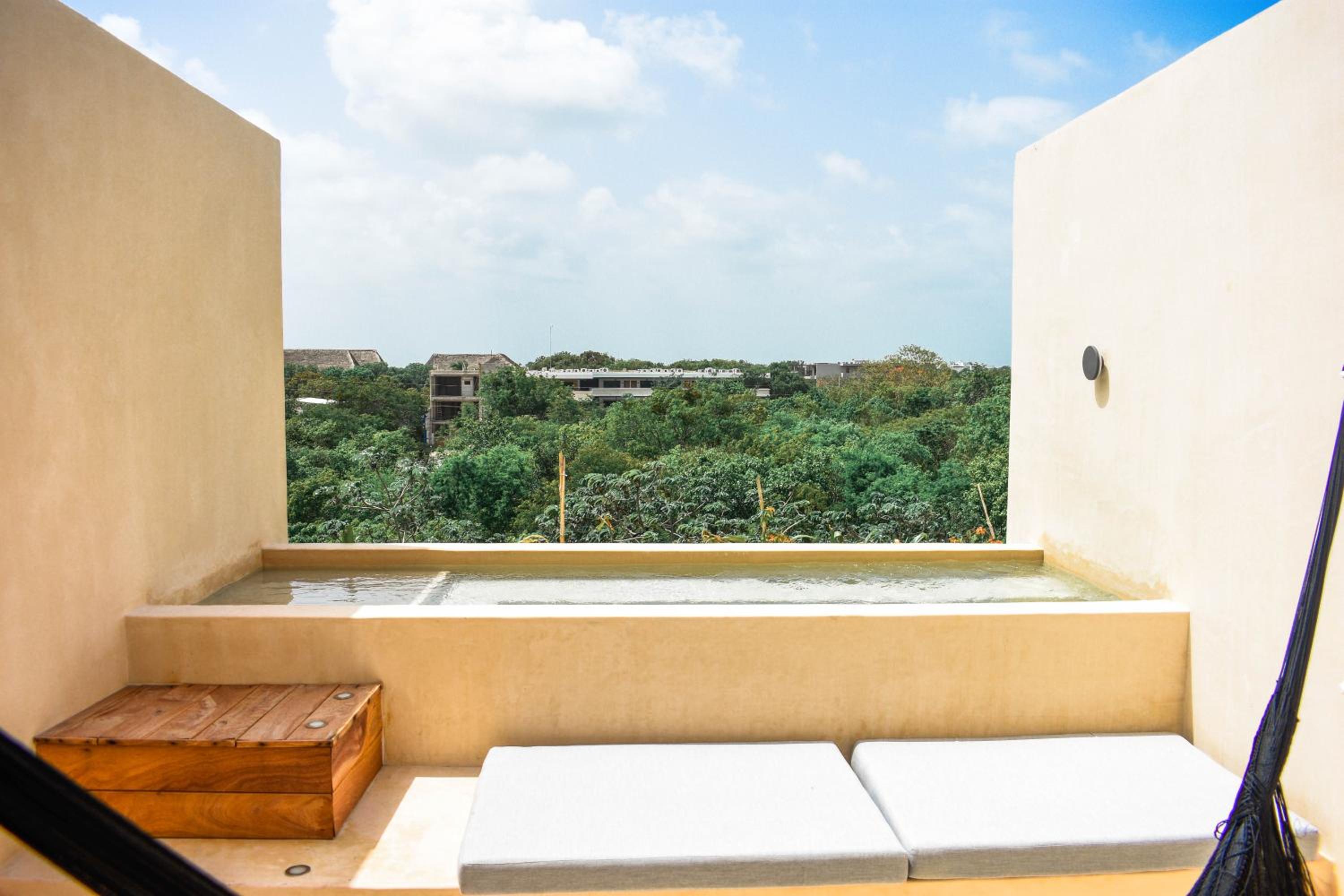 Suite with Private Pool - Photo 12