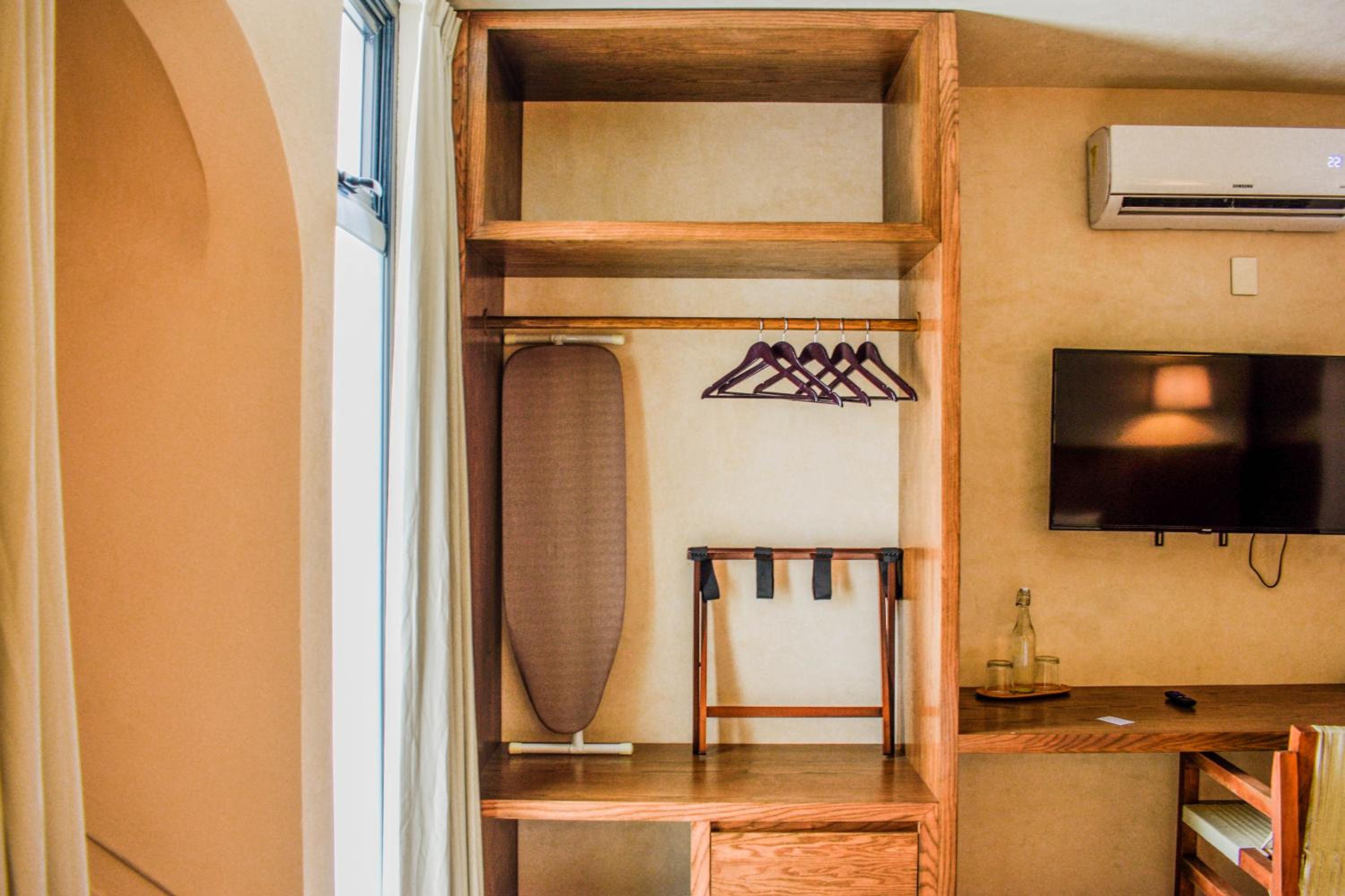 Suite with Private Pool - Photo 10