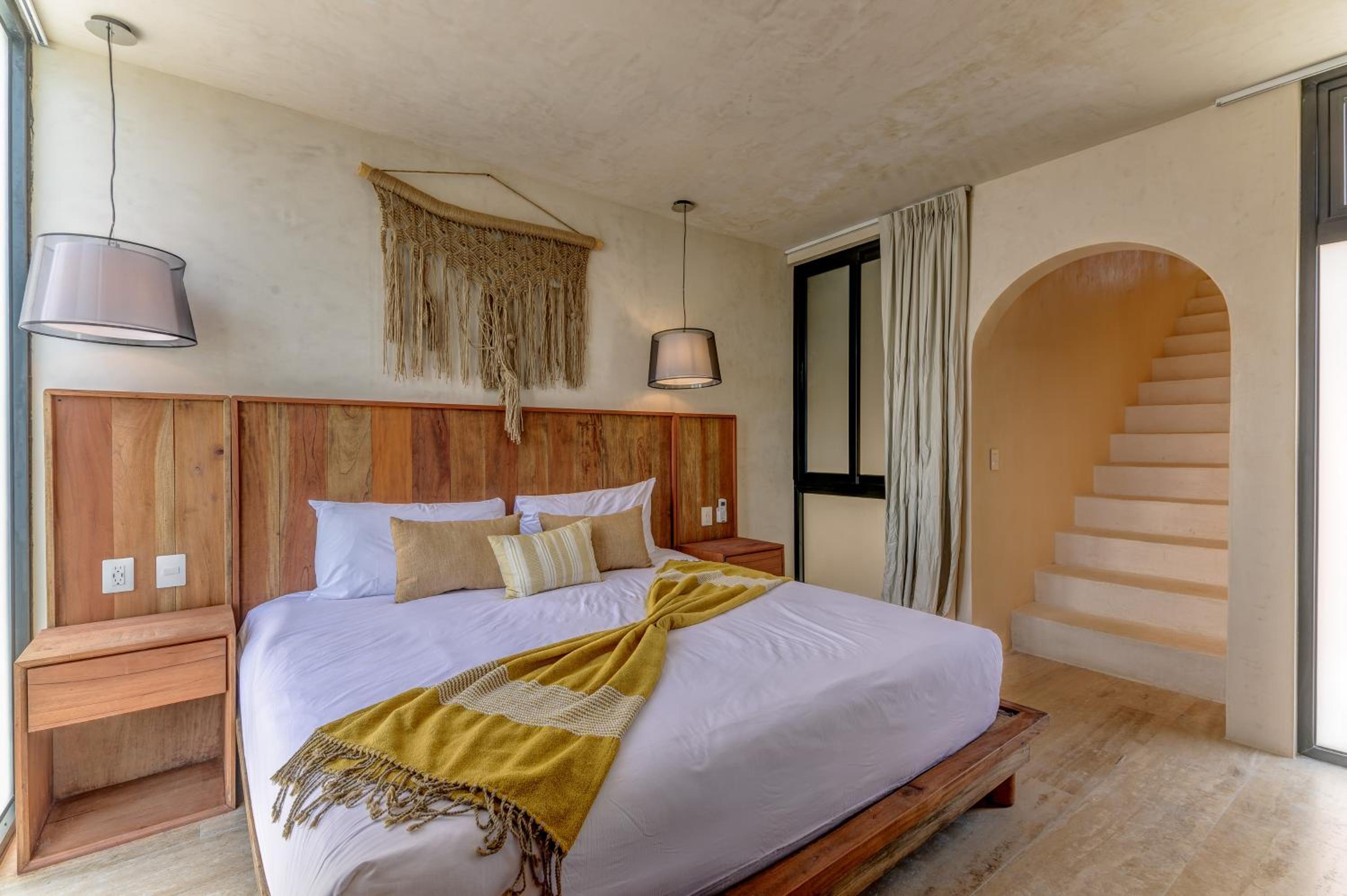 Suite with Private Pool - Photo 13
