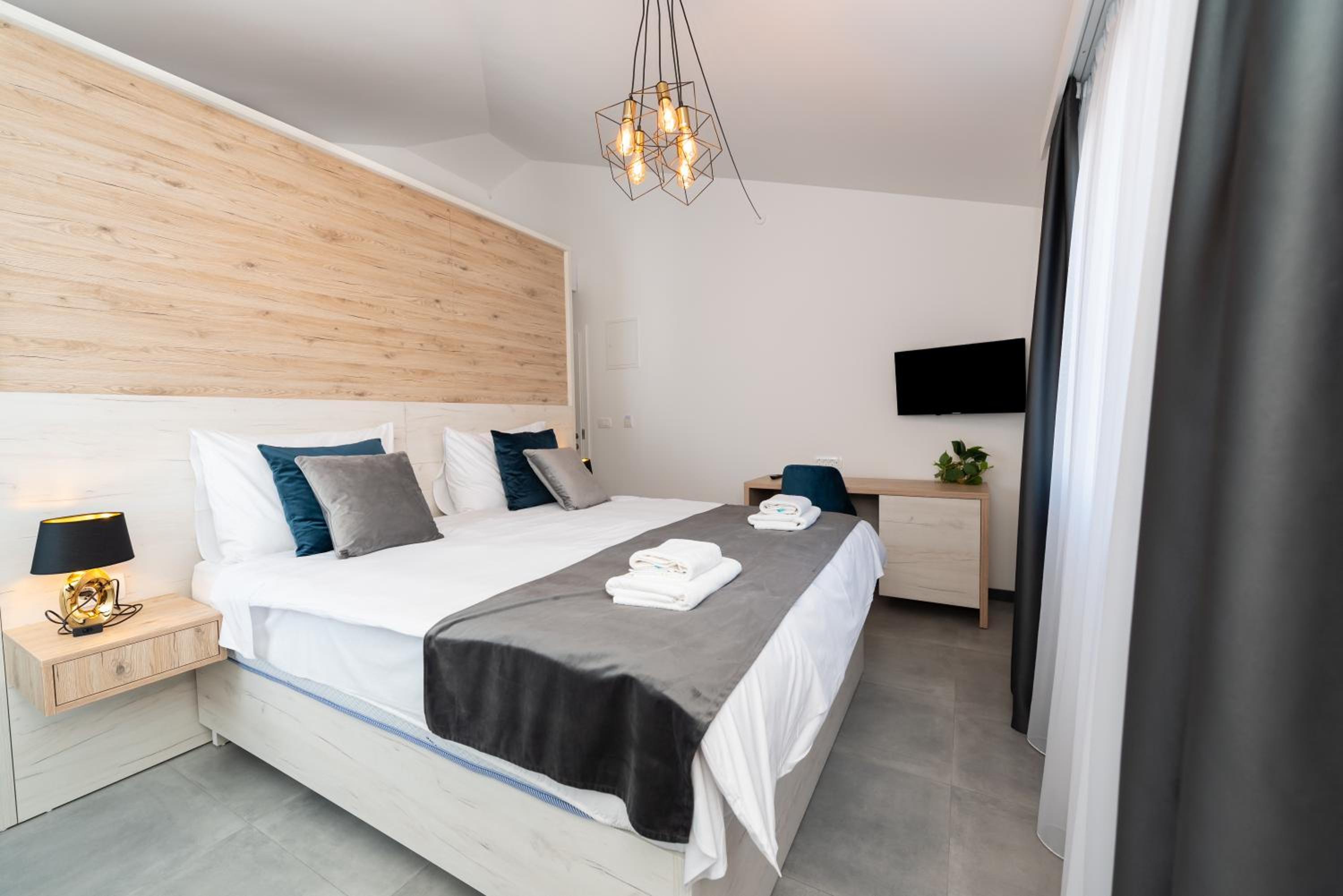 Double or Twin Room with Private Bathroom photo 3