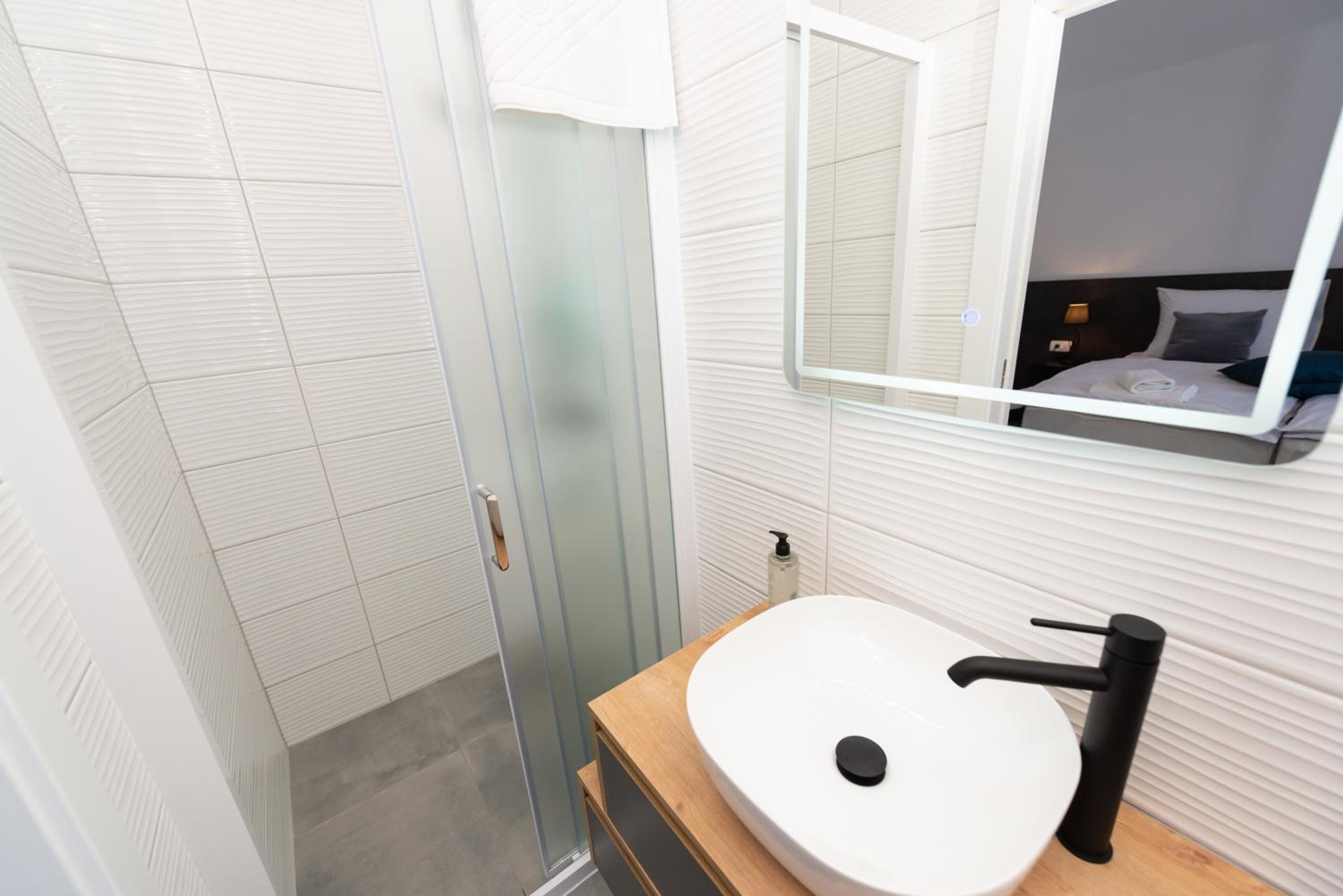 Single Room with Private Bathroom photo 3