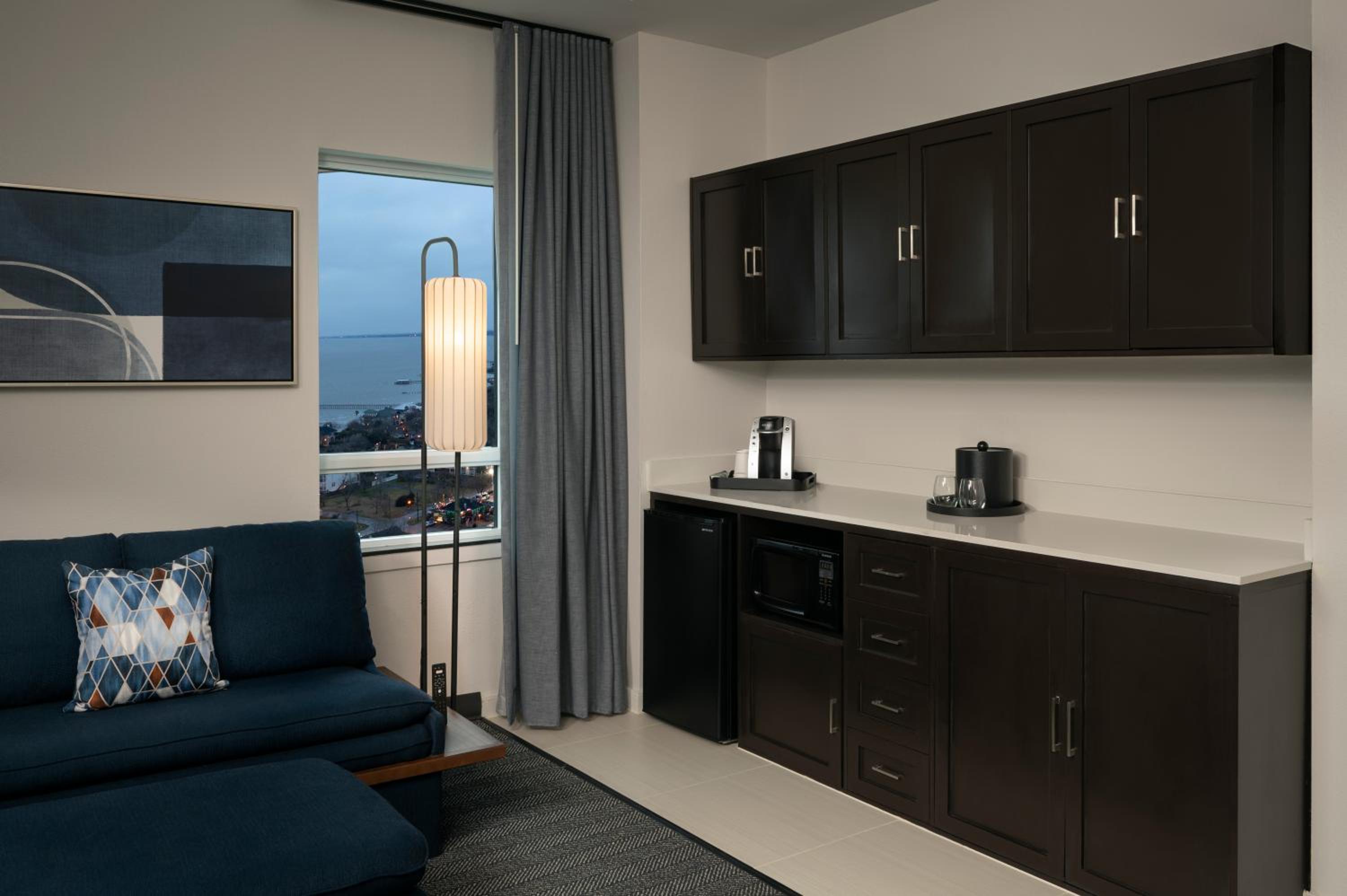 Two-Bedroom Larger Corner Suite - Photo 4