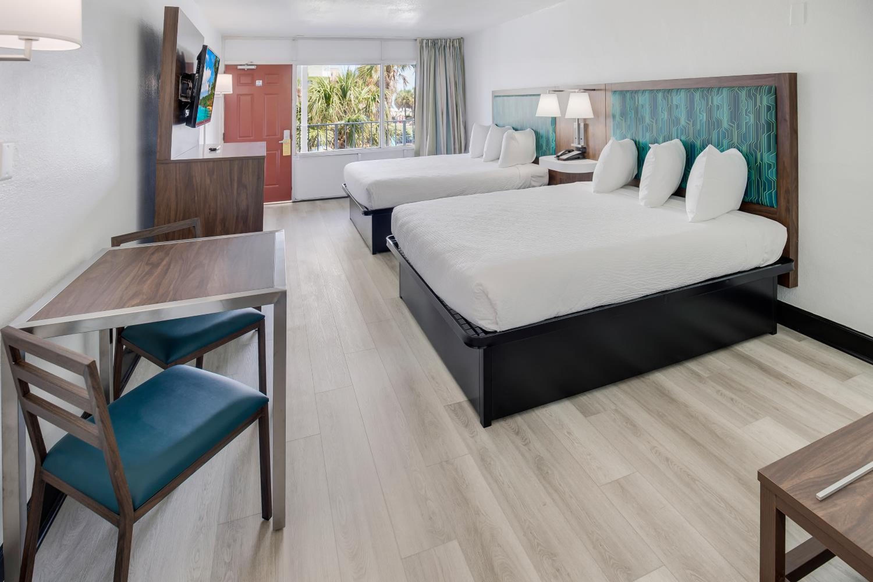 Queen Room with Two Queen Beds - Non-Smoking with Ocean View - Photo 5